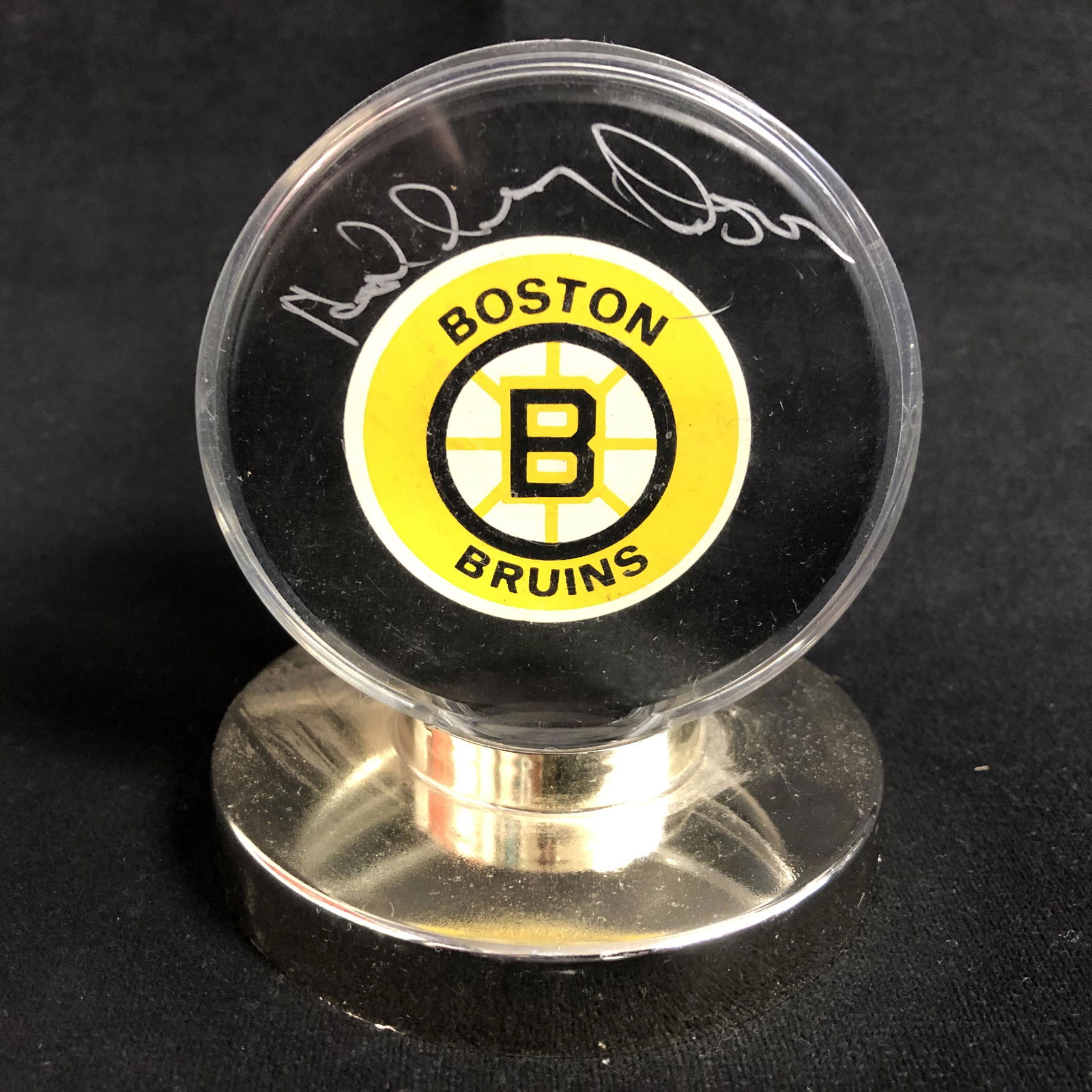 BOBBY ORR SIGNED BRUINS HOCKEY PUCK (1 of 1)