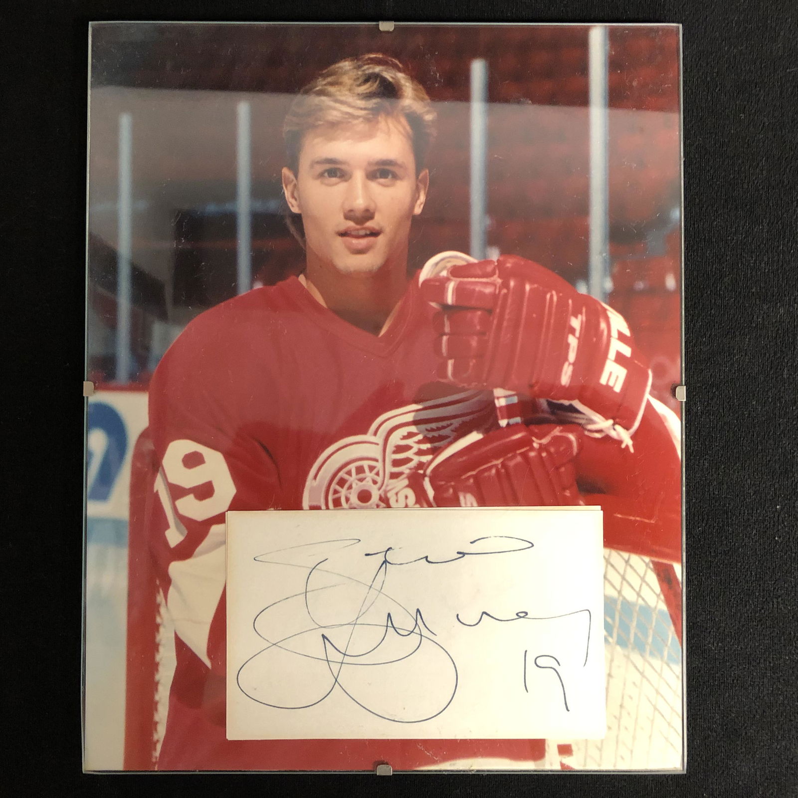 STEVE YZERMAN SIGNED INDEX CARD W/ 8X10 PHOTO (1 of 1)