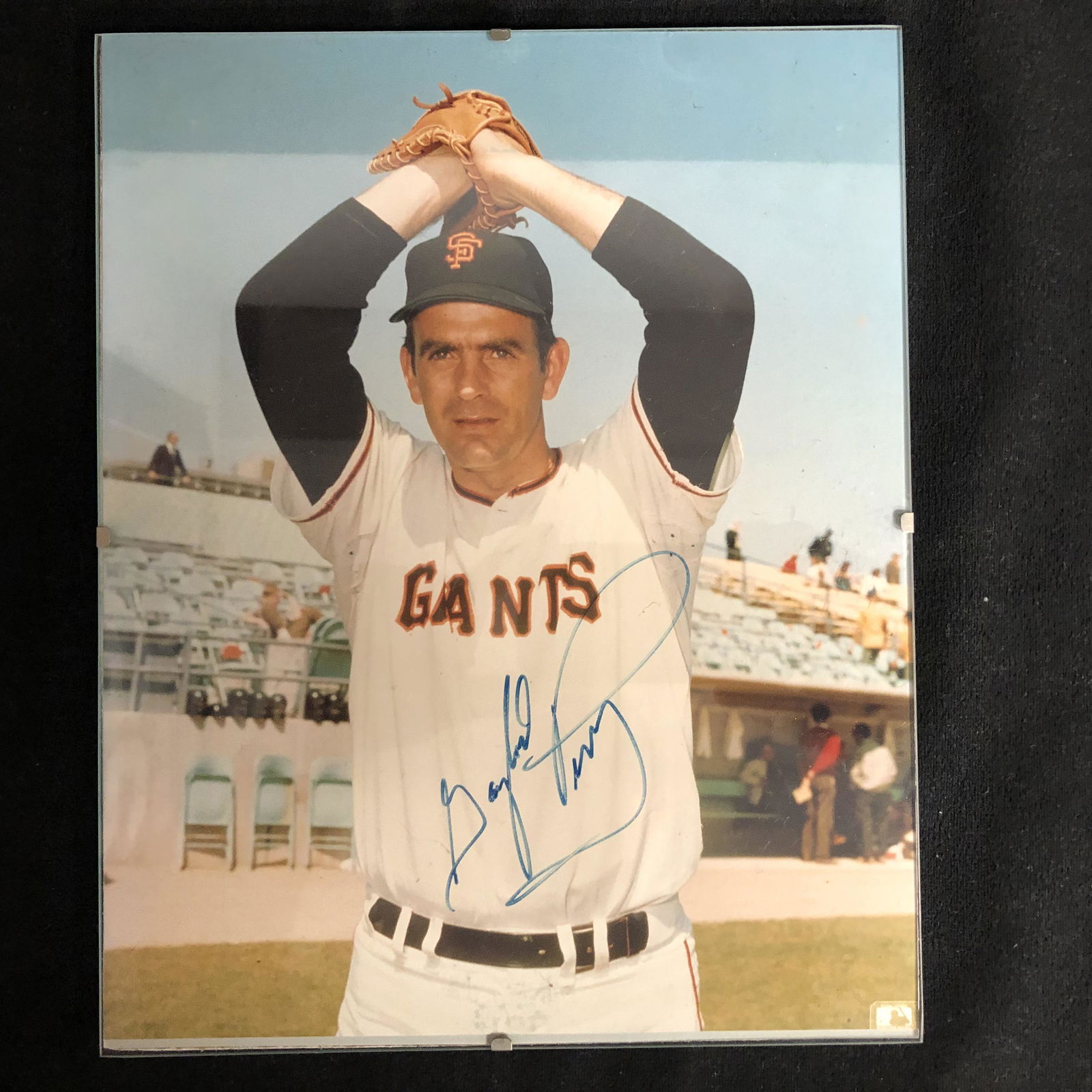 GAYLORD PERRY SIGNED 8X10 PHOTO (1 of 1)