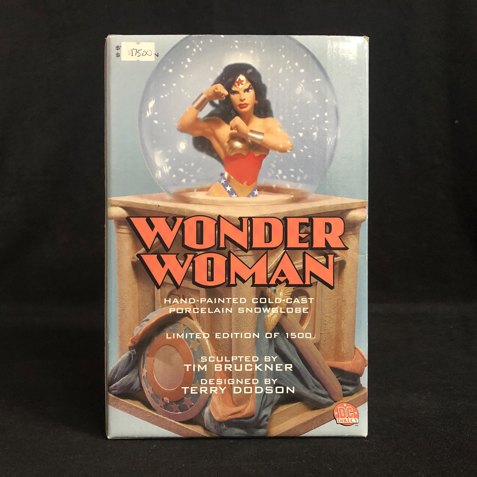 WONDER WOMAN HAND PAINTED COLD CAST PORCELAIN SNOWGLOBE: WONDER WOMAN HAND PAINTED COLD CAST PORCELAIN SNOWGLOBE