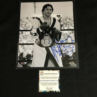 RAY "BOOM BOOM" MANCINI SIGNED 8 X 10 PHOTO (SCHWARTZ: RAY "BOOM BOOM" MANCINI SIGNED 8 X 10 PHOTO (SCHWARTZ COA)