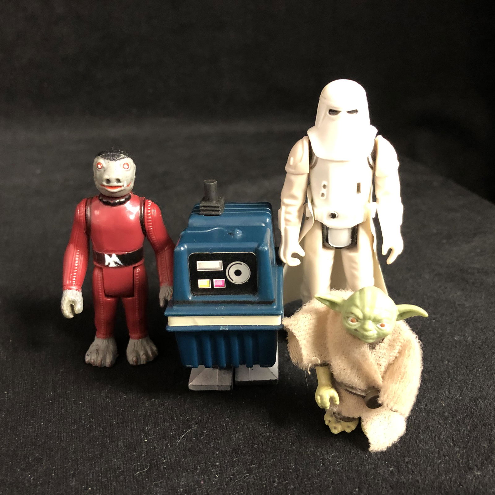 1977 KENNER STAR WARS ACTION FIGURE LOT (1 of 1)