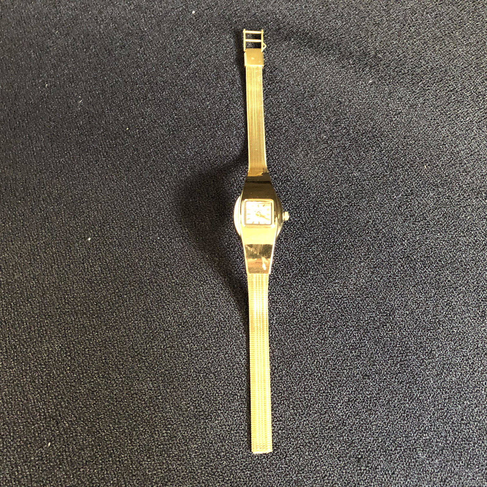 WOMEN'S CITIZEN WRIST WATCH: WOMEN'S CITIZEN WRIST WATCH