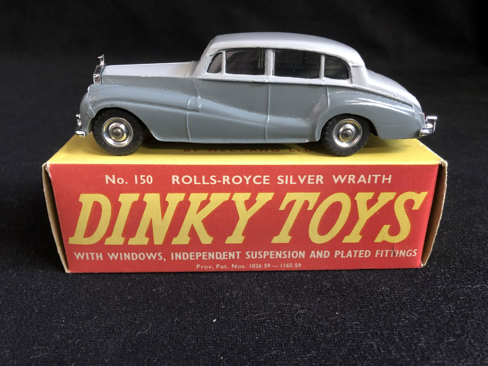 DINKY TOYS #150 ROLLS-ROYCE SILVER WRAITH (1 of 2)