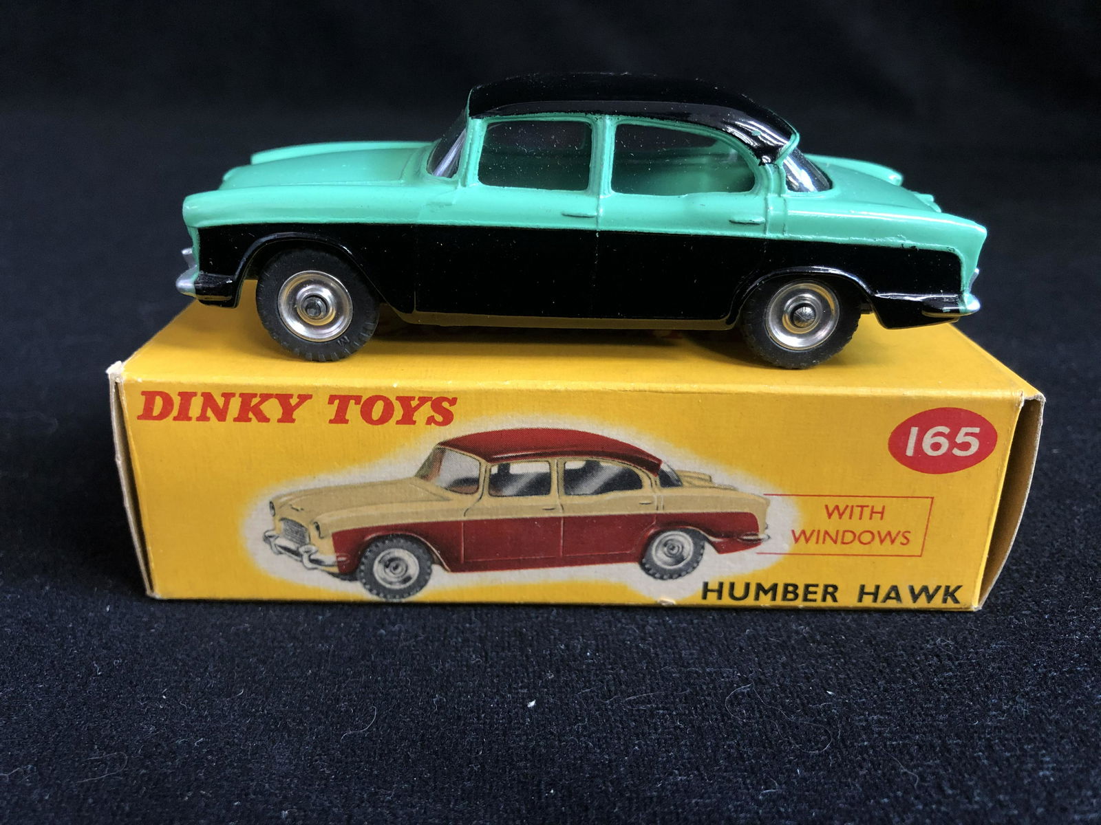 DINKY TOYS #165 HUMBER HAWK (1 of 1)