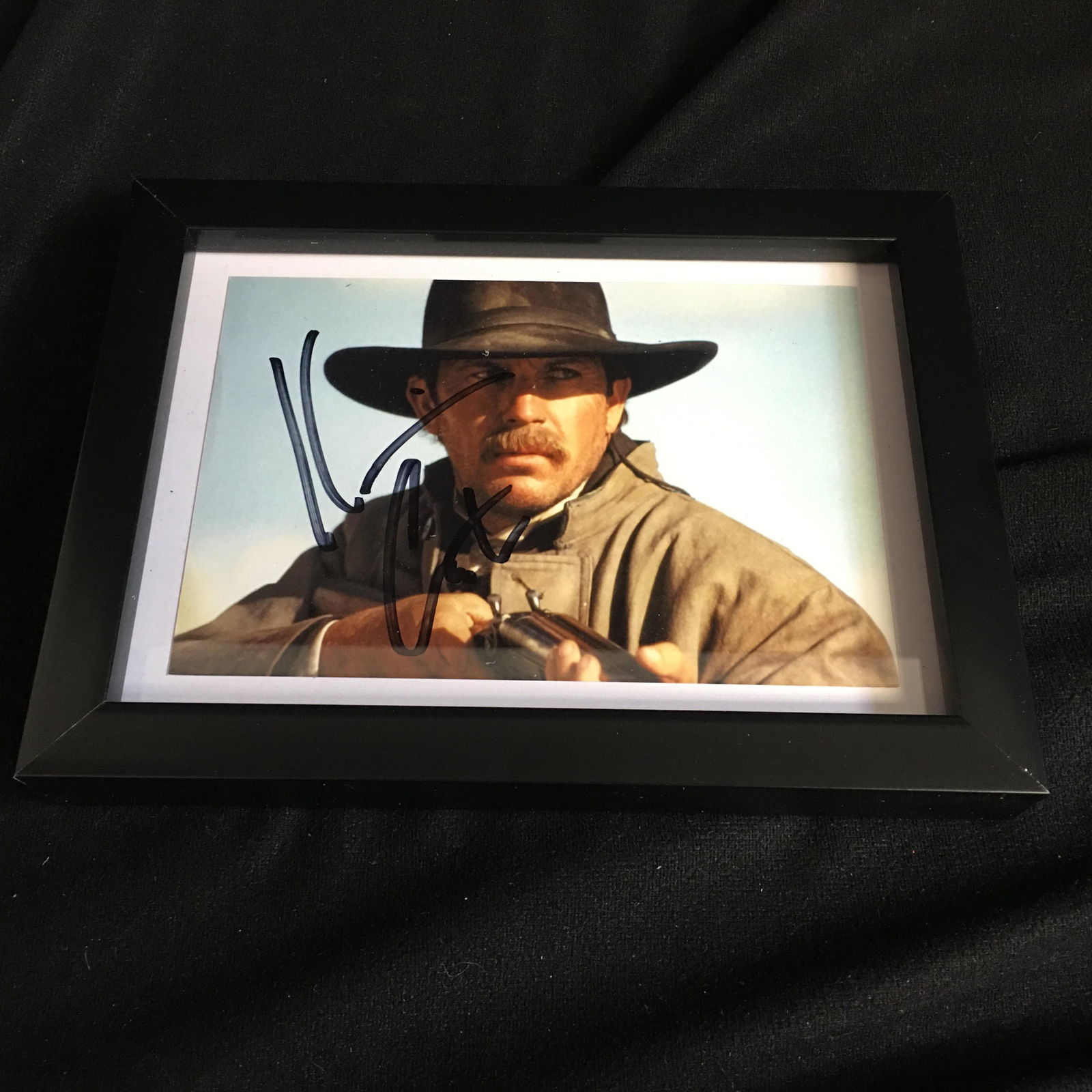 FRAMED KEVIN COSTNER SIGNED 5X 7 PHOTO (1 of 1)