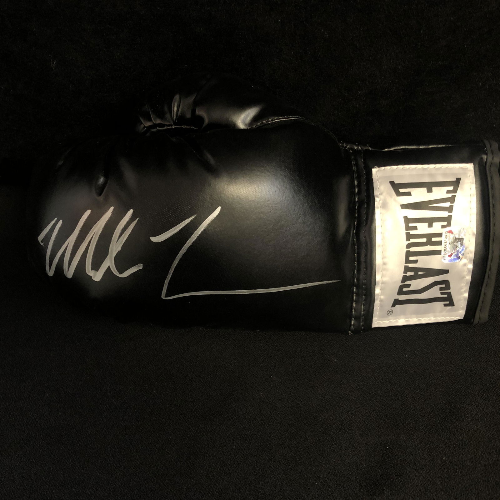 MIKE TYSON SIGNED BLACK EVERLAST BOXING GLOVE (FITERMAN: MIKE TYSON SIGNED BLACK EVERLAST BOXING GLOVE (FITERMAN SPORTS HOLOGRAM)