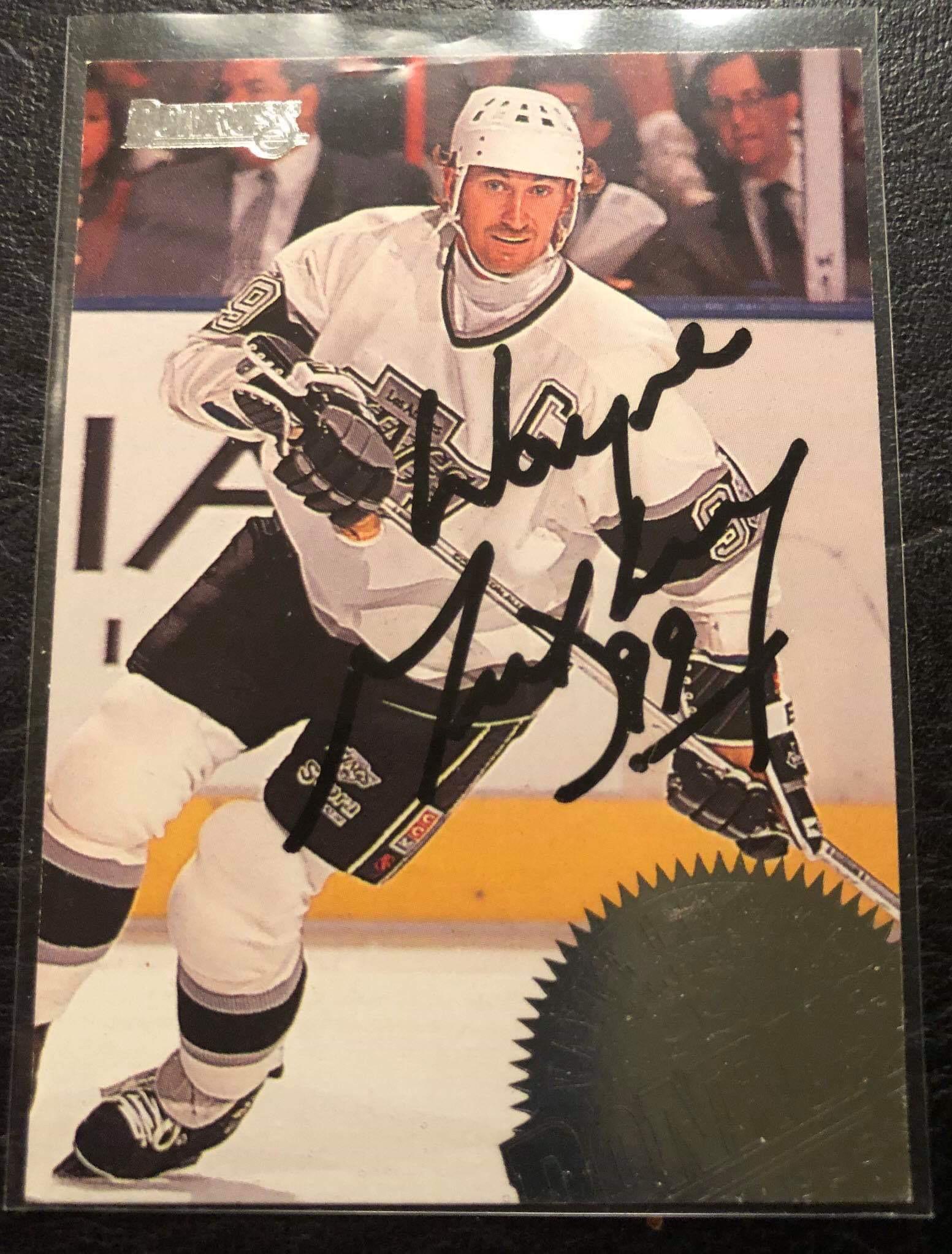 WAYNE GRETZKY SIGNED 1994 DONRUSS HOCKEY CARD: WAYNE GRETZKY SIGNED 1994 DONRUSS HOCKEY CARD