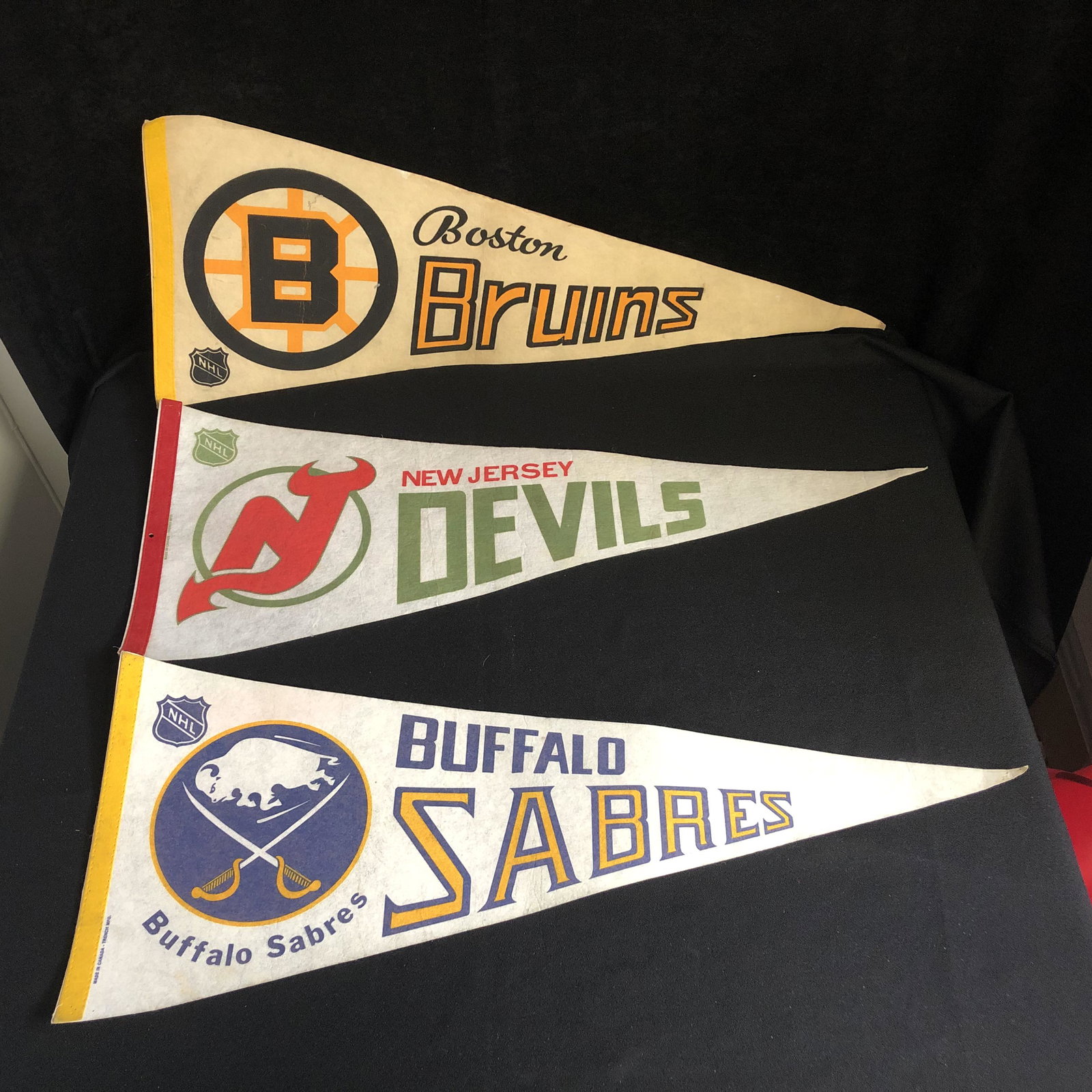 VINTAGE NHL HOCKEY PENNANTS LOT: VINTAGE NHL HOCKEY PENNANTS LOT