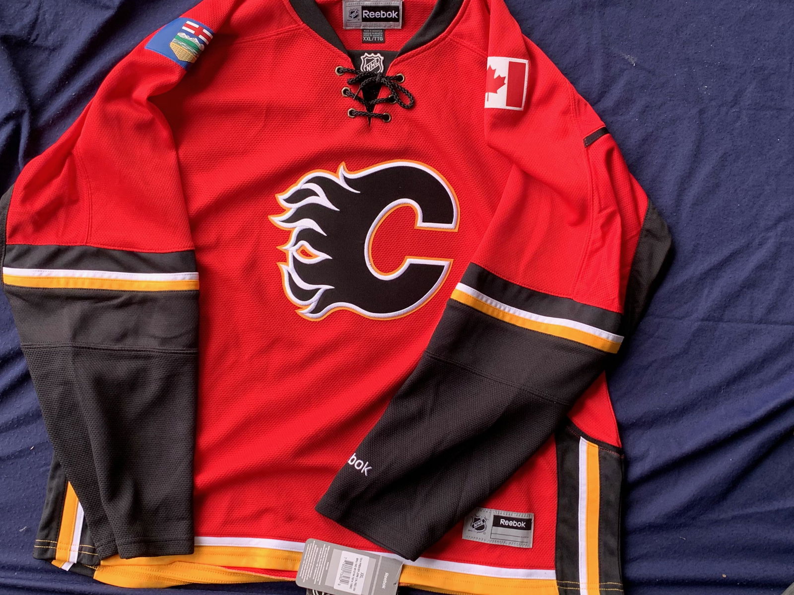 CALGARY FLAMES OFFICIALLY LICENSED WOMENS REEBOK PREMIE: CALGARY FLAMES OFFICIALLY LICENSED WOMENS REEBOK PREMIER HOCKEY JERSEY (SIZE XXL)