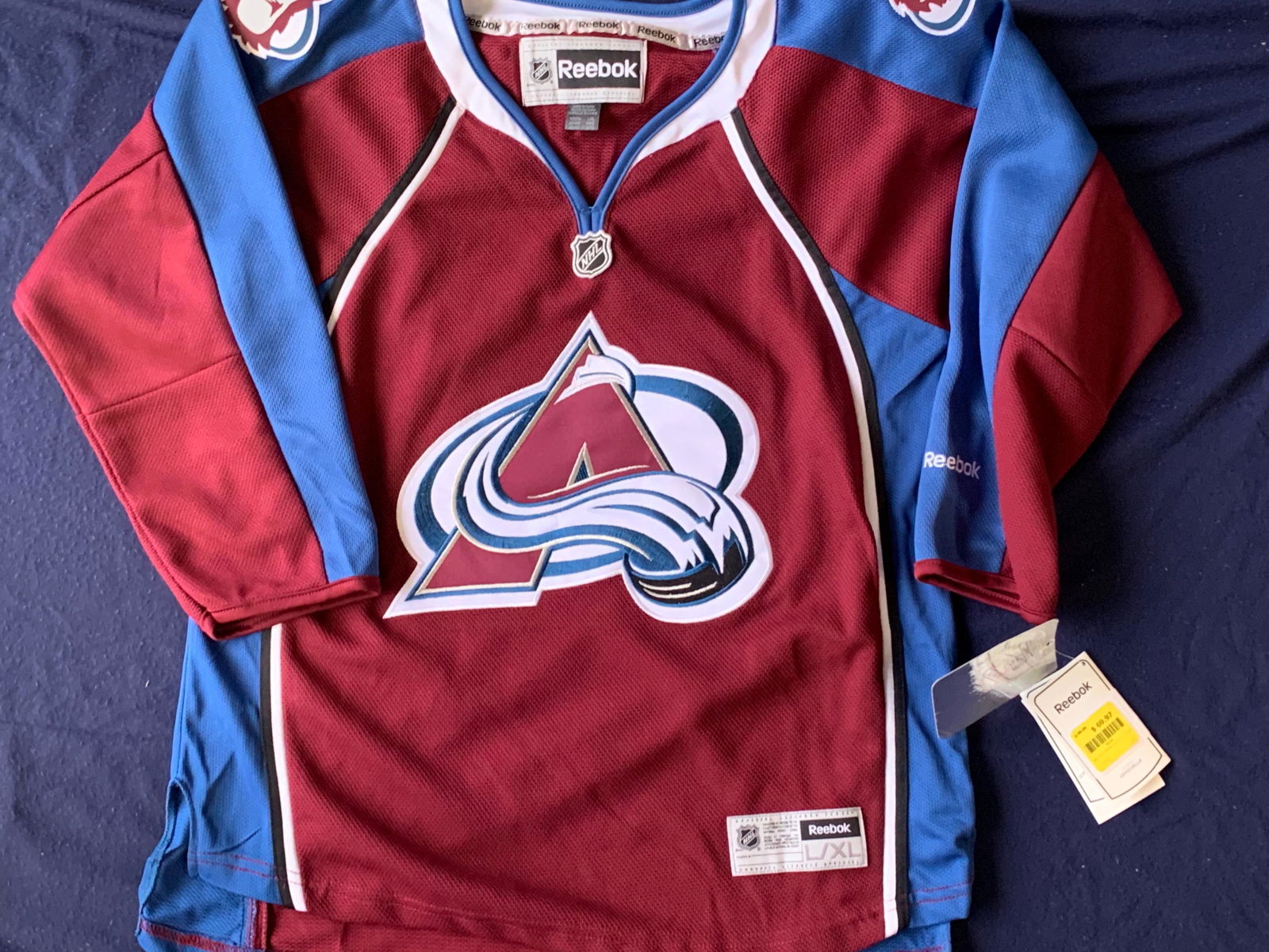 COLORADO AVALANCHE NHL LICENSED MENS REEBOK JERSEY (SIZ: COLORADO AVALANCHE NHL LICENSED MENS REEBOK JERSEY (SIZE L/XL)