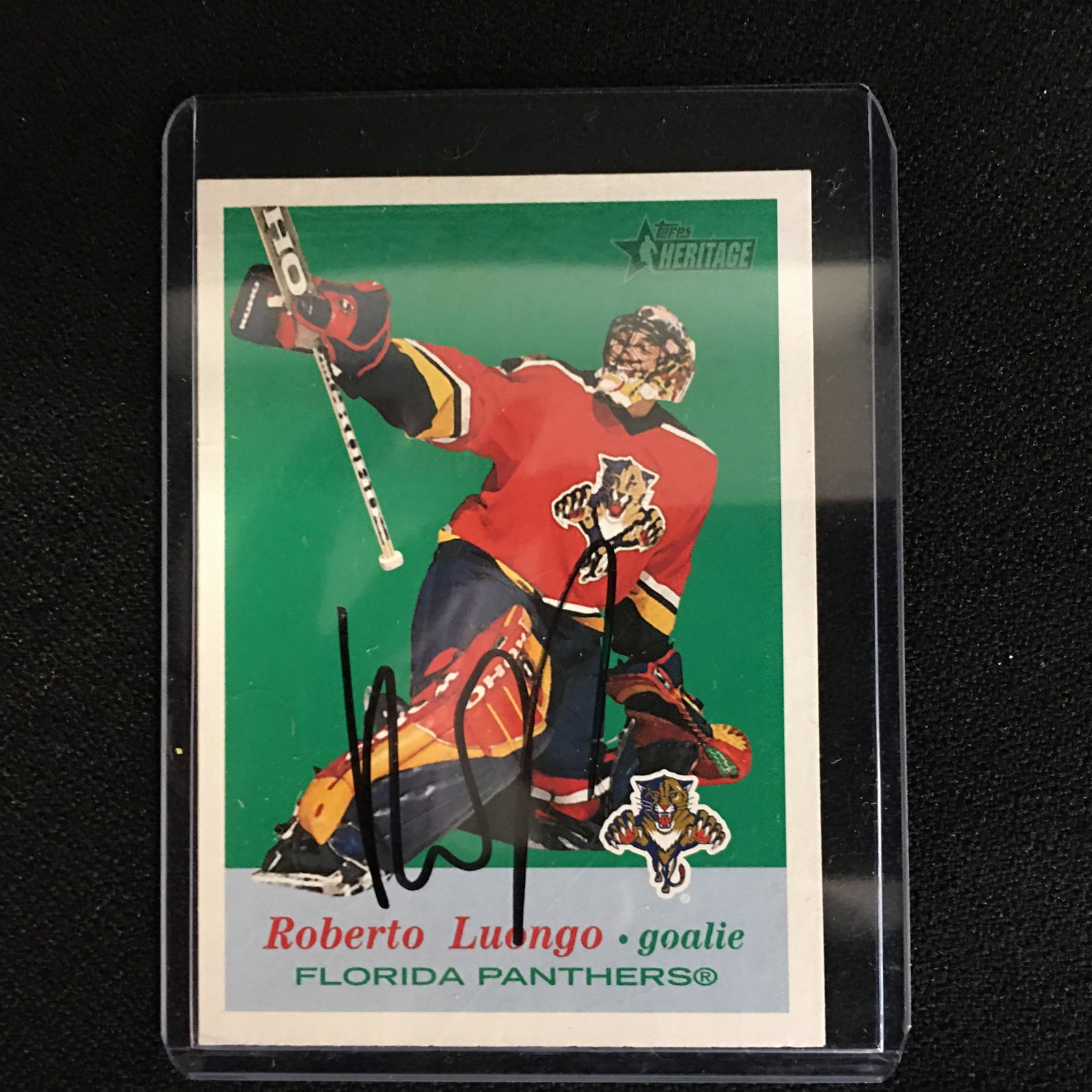 ROBERTO LUONGO SIGNED TOPPS HERITAGE HOCKEY CARD: ROBERTO LUONGO SIGNED TOPPS HERITAGE HOCKEY CARD