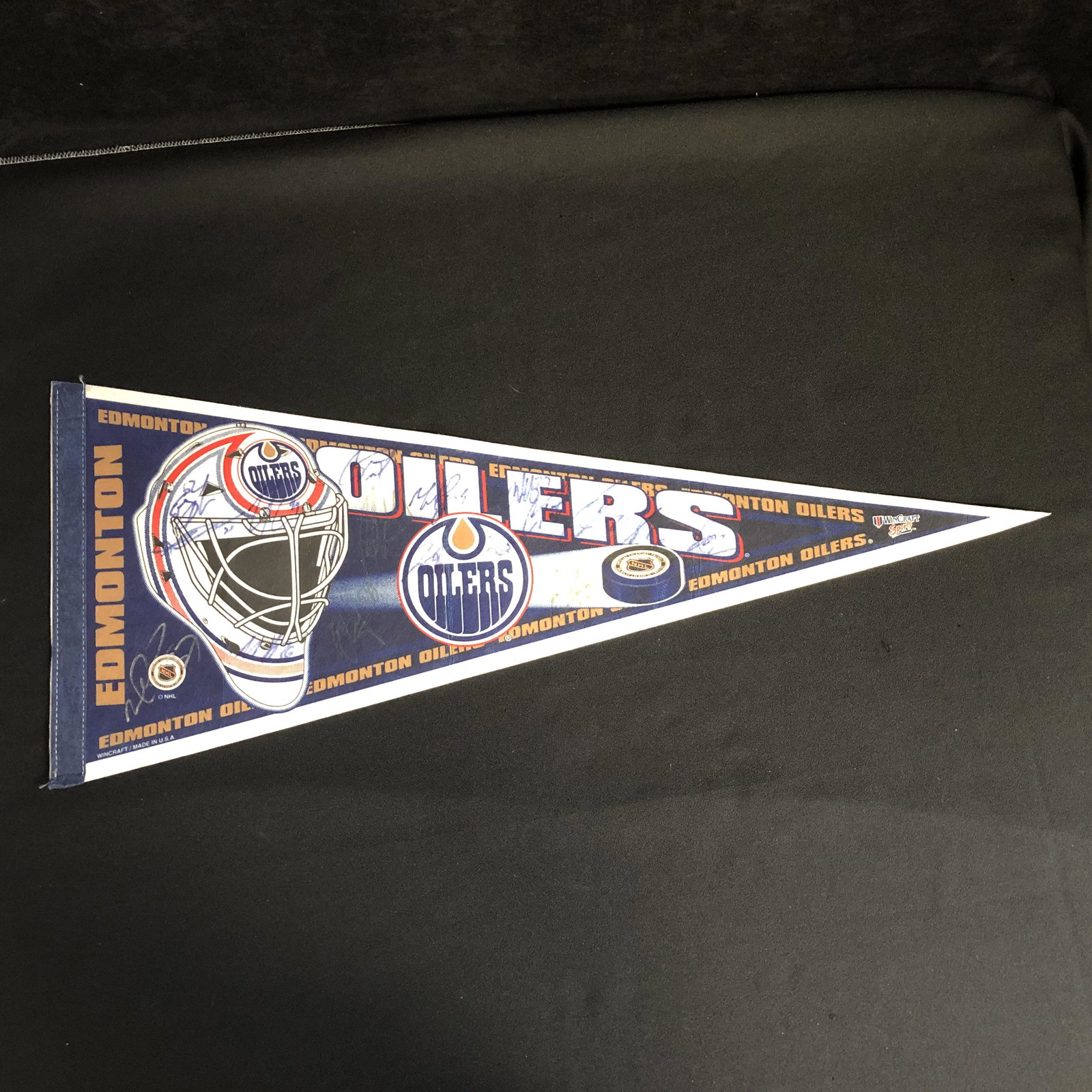 EDMONTON OILERS MULTI SIGNED PENNANT: EDMONTON OILERS MULTI SIGNED PENNANT
