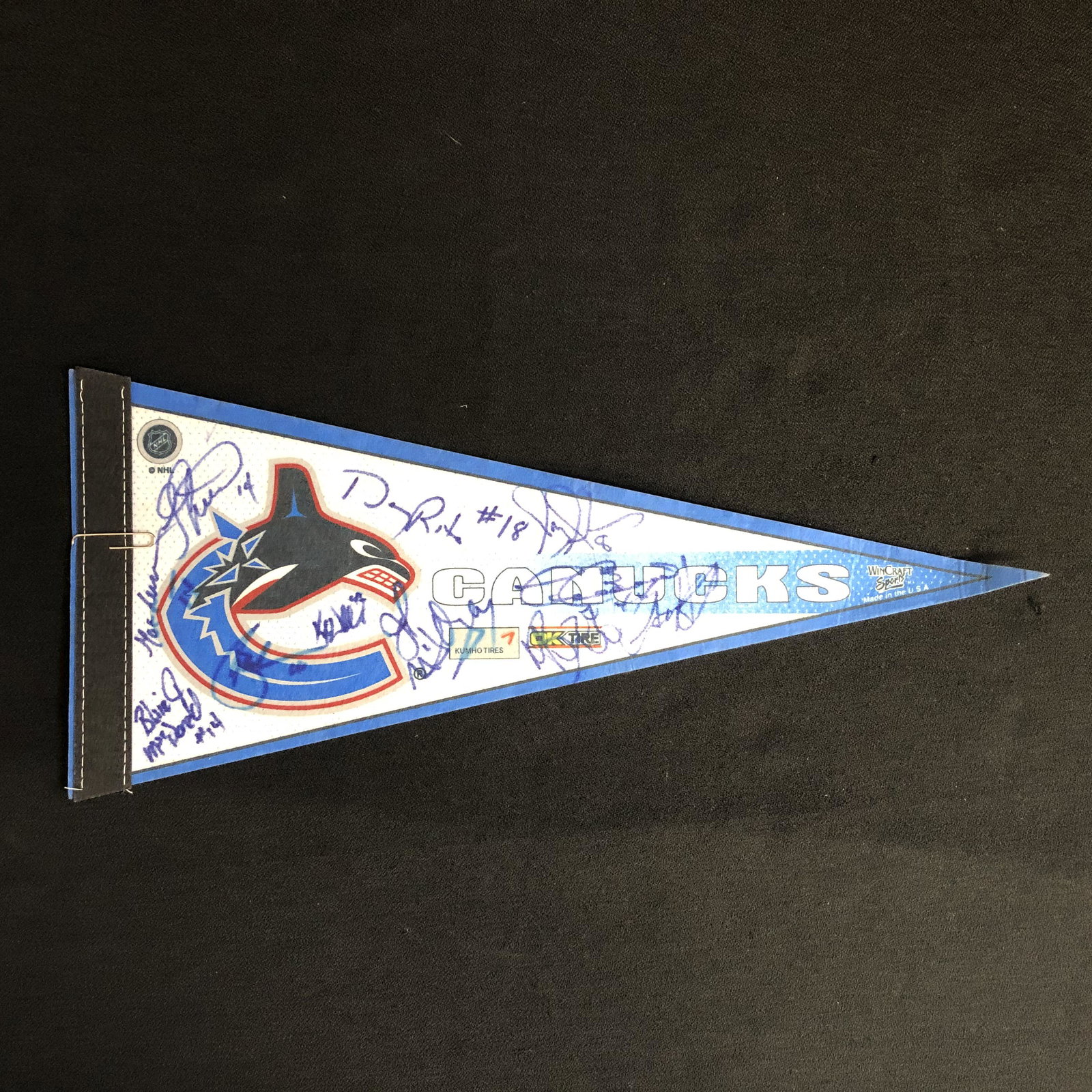 VANCOUVER CANUCKS MULTI SIGNED PENNANT: VANCOUVER CANUCKS MULTI SIGNED PENNANT