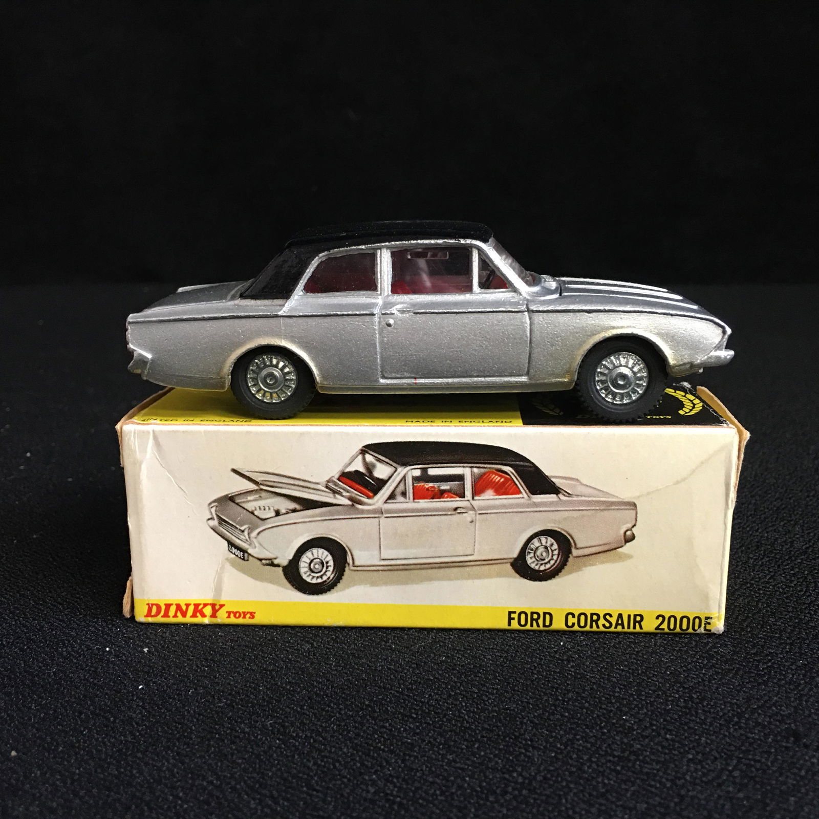 VINTAGE MINT IN BOX DINKY TOYS FORD CORSAIR 2000E (1 of 3)