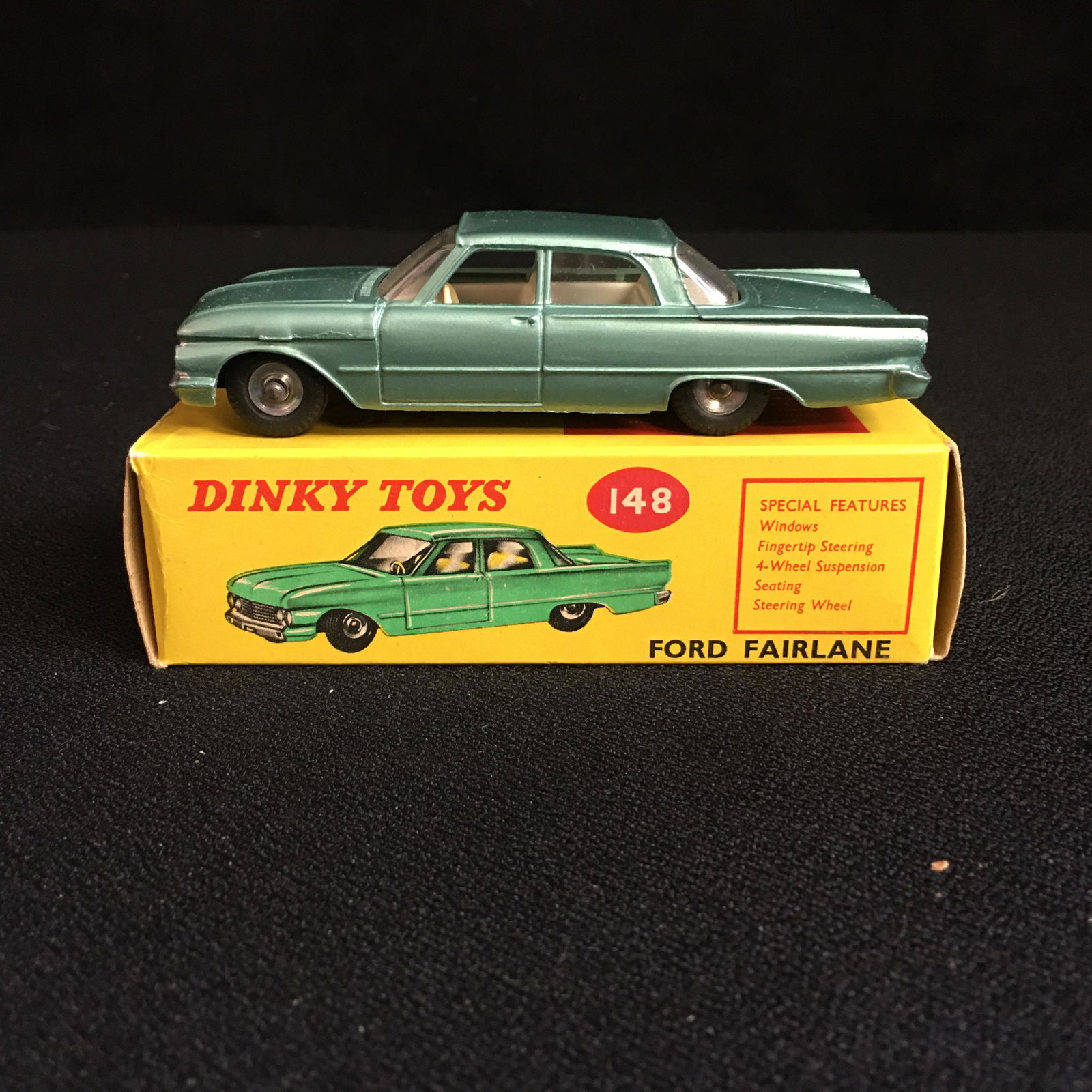 VINTAGE MINT IN BOX DINKY TOYS 148 FORD FAIRLINE (1 of 3)