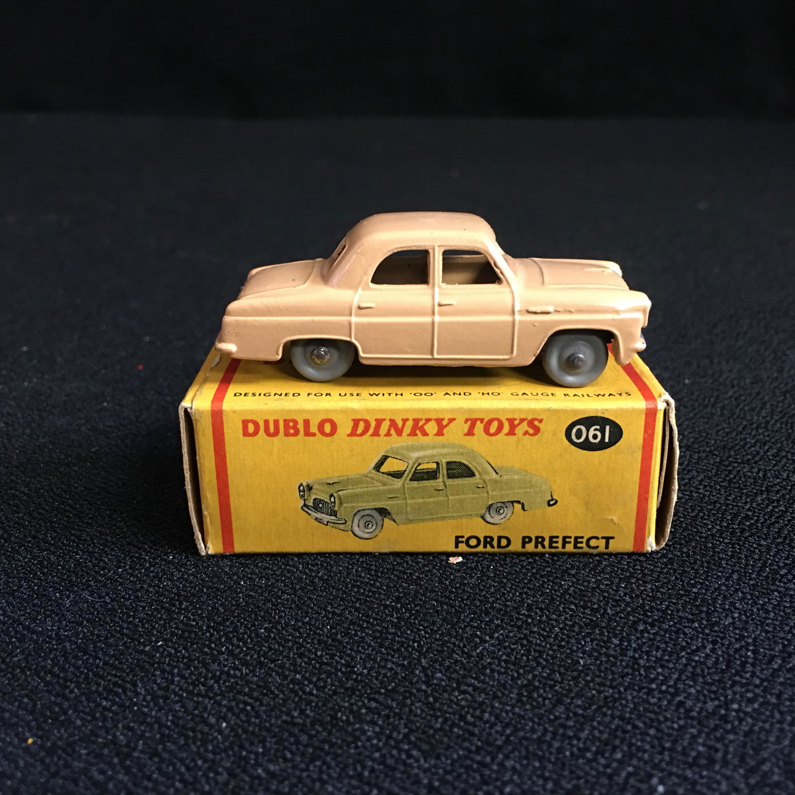 VINTAGE MINT IN BOX DINKY TOYS (1 of 3)