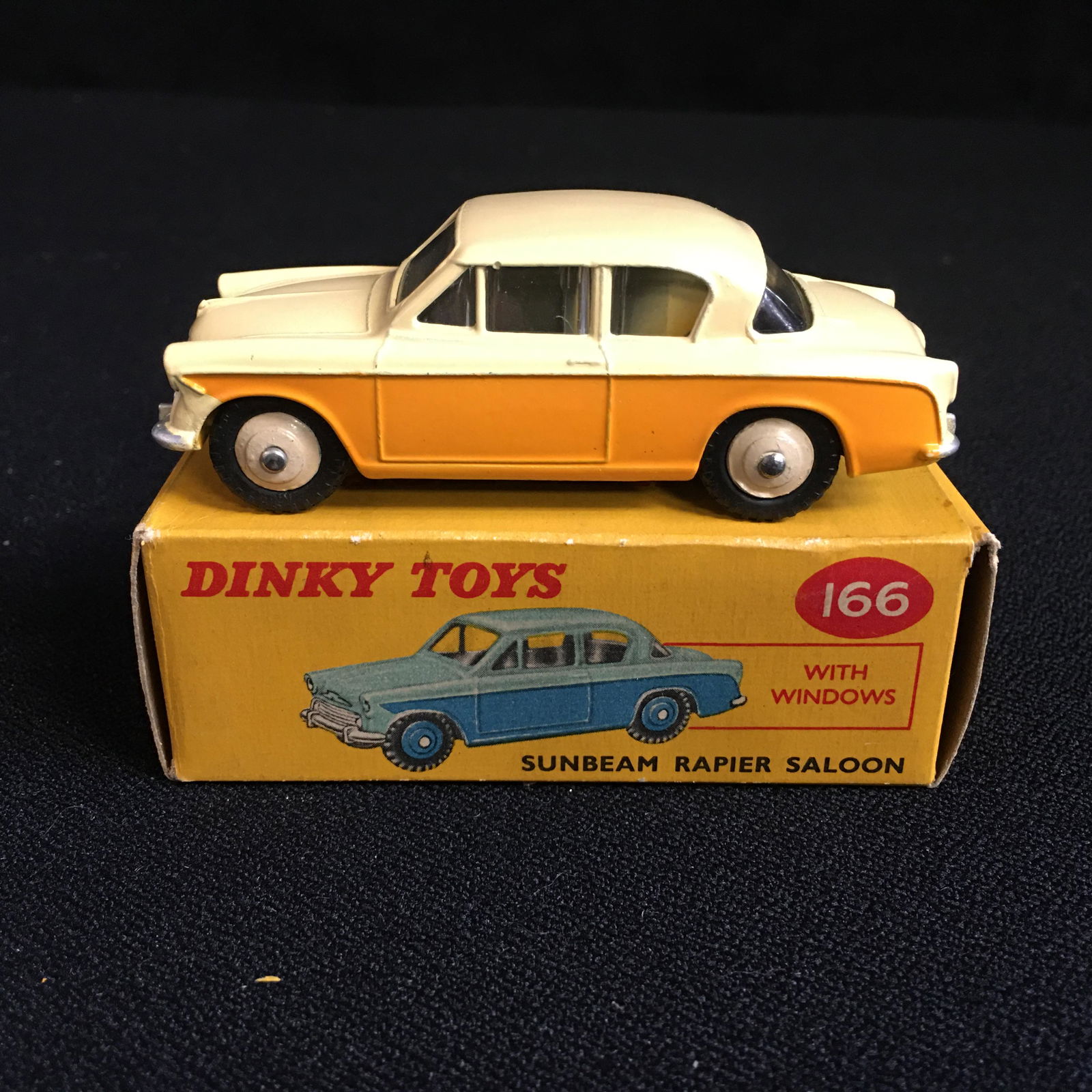 VINTAGE MINT IN BOX DINKY TOYS (1 of 3)