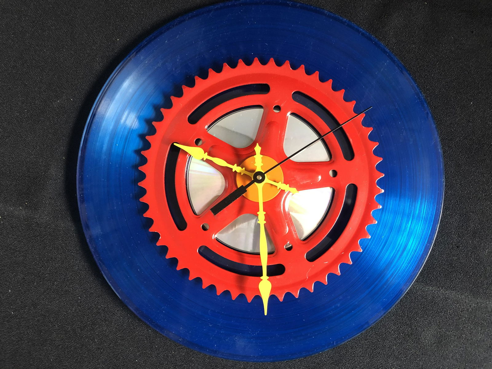 BLUE VINYL RECORD WALL CLOCK (1 of 1)