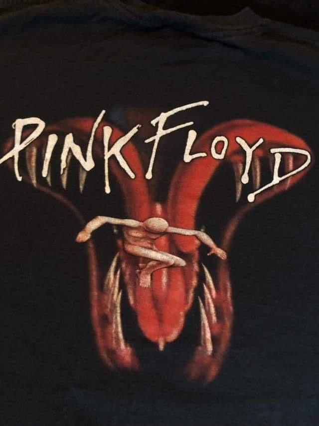 PINK FLOYD THE WALL CONCERT SHIRT (1 of 2)