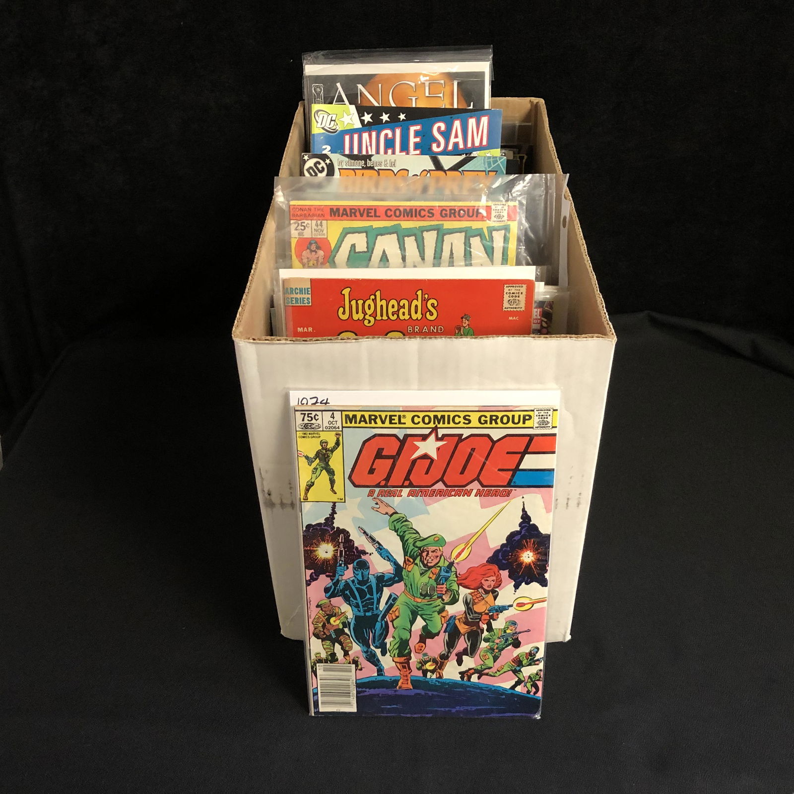 BOX OF APPROX 100 COMICS ( POPULAR TITLES) (1 of 2)