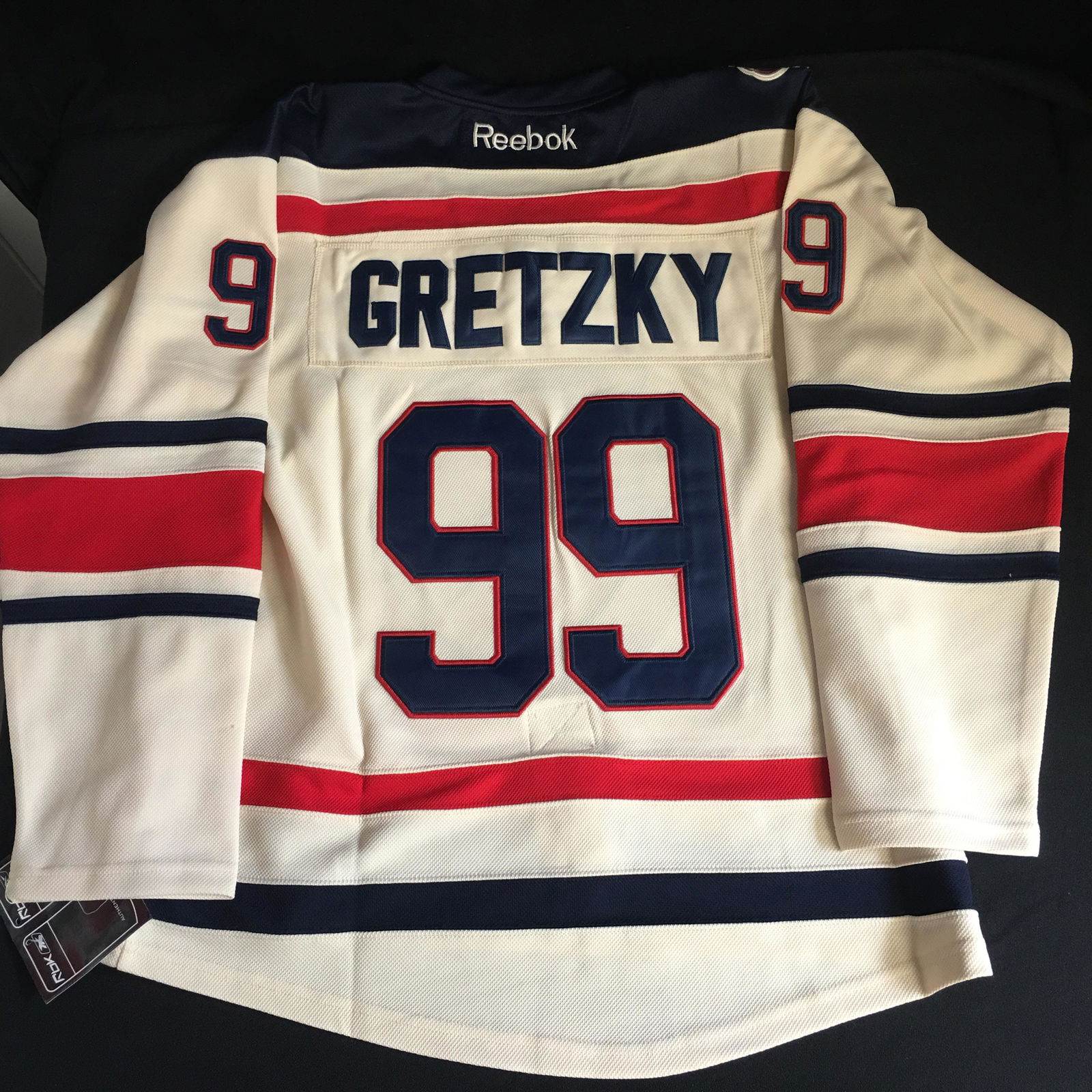 WAYNE GRETZKY WINTER CLASSIC HOCKEY JERSEY NEW WITH (1 of 2)