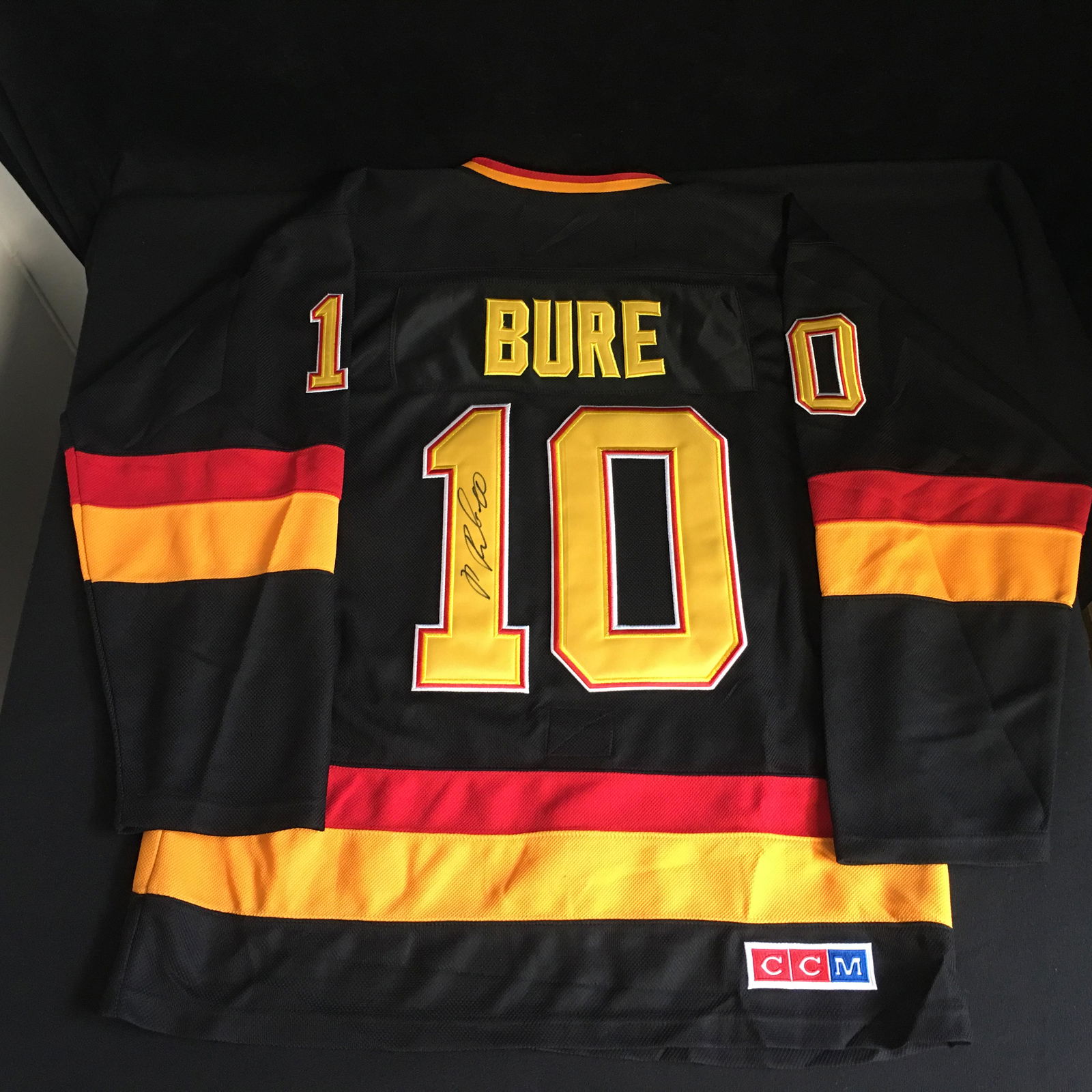 Pavel bure hotsell signed jersey