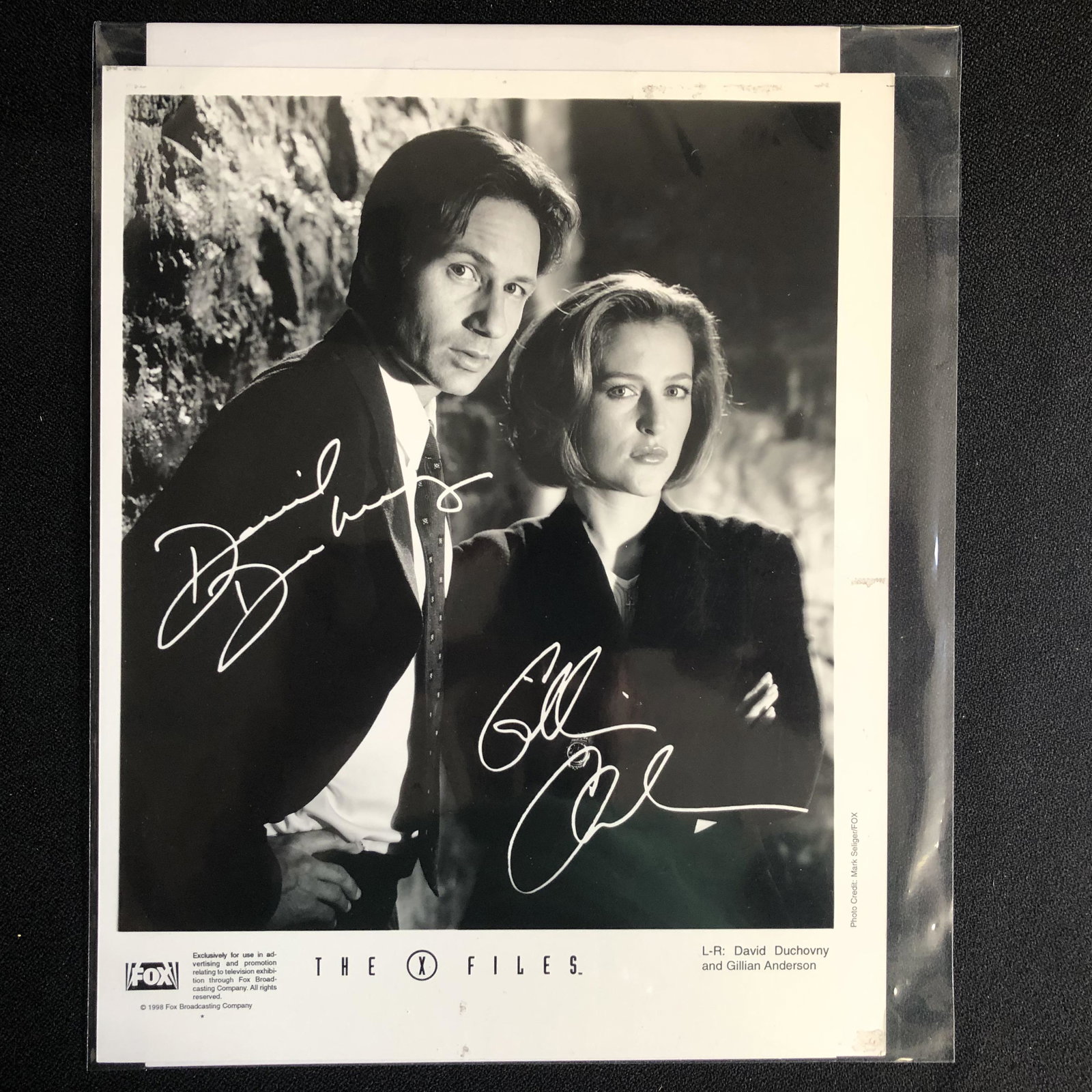 DAVID DUCHOVNY AND GILLIAN ANDERSON SIGNED X FILES 8 X: DAVID DUCHOVNY AND GILLIAN ANDERSON SIGNED X FILES 8 X 10