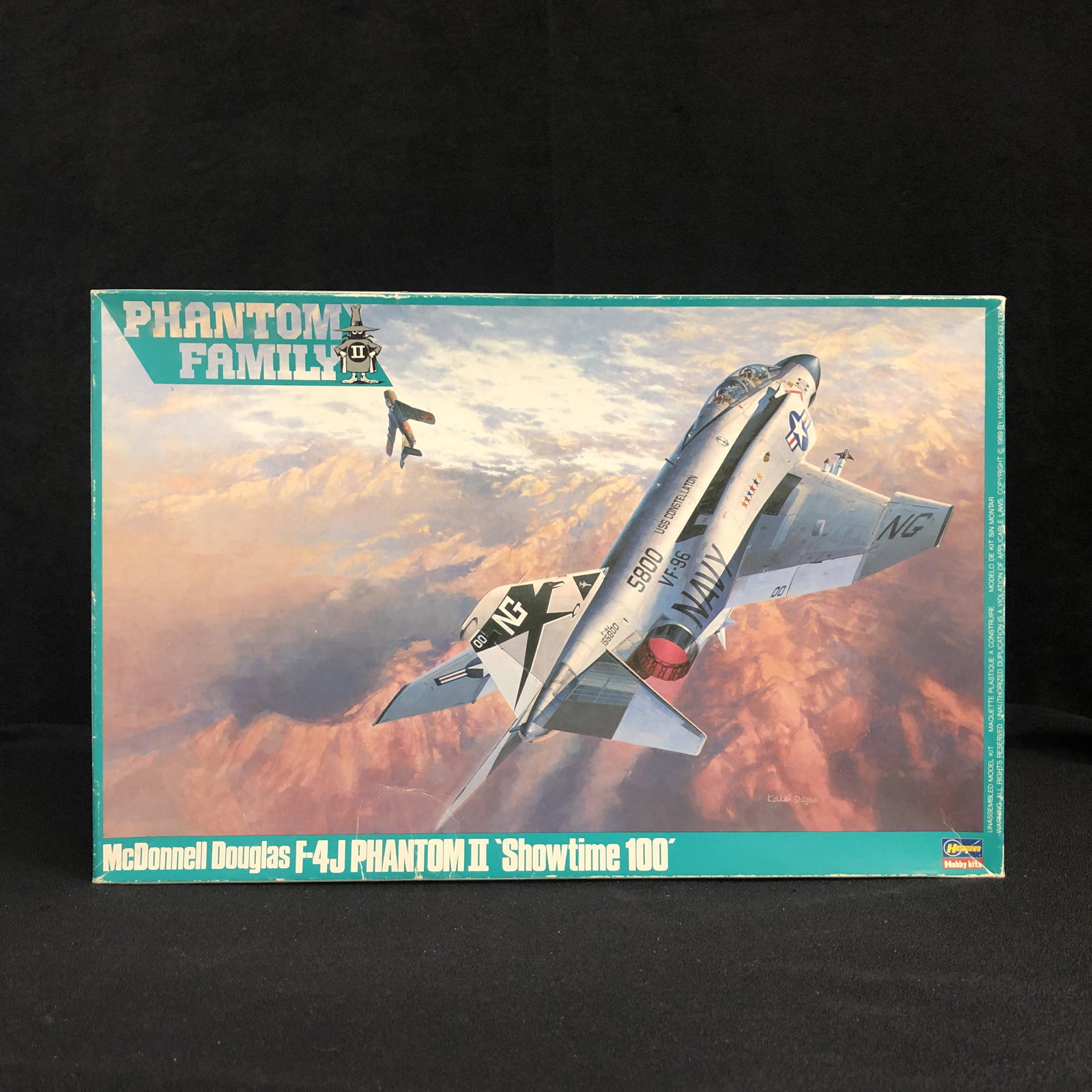 MINT CONDITION HASGAWA F-4 PHANTOM 2 MODEL KIT: MINT CONDITION HASGAWA F-4 PHANTOM 2 MODEL KIT
