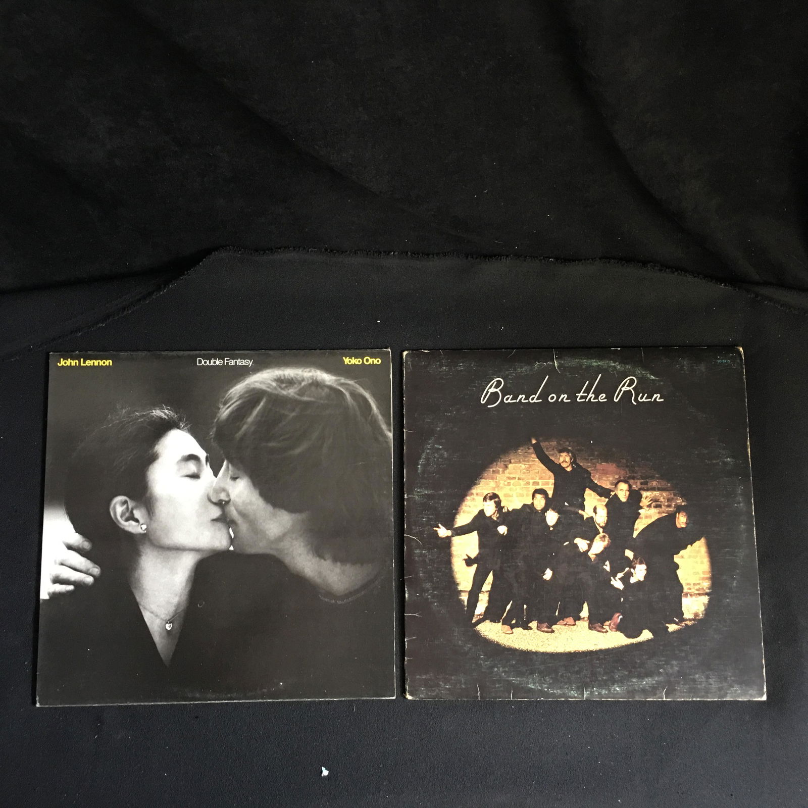VINYL RECORD LOT (JOHN LENNON/ PAUL McCARTNEY): VINYL RECORD LOT (JOHN LENNON/ PAUL McCARTNEY)
