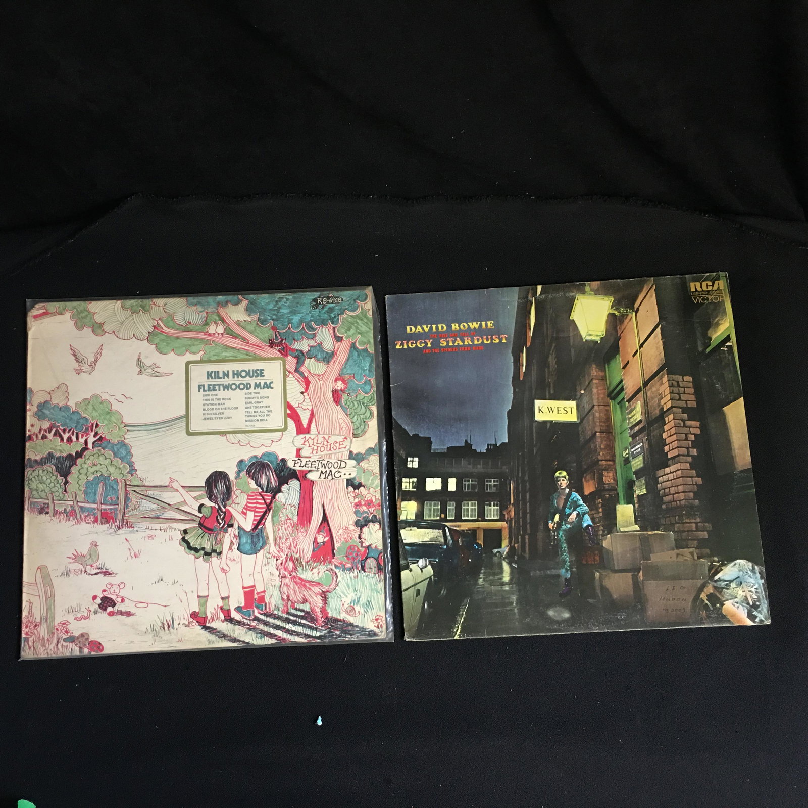 VINYL RECORD LOT (FLEETWOOD MAC/ DAVID BOWIIE): VINYL RECORD LOT (FLEETWOOD MAC/ DAVID BOWIIE)