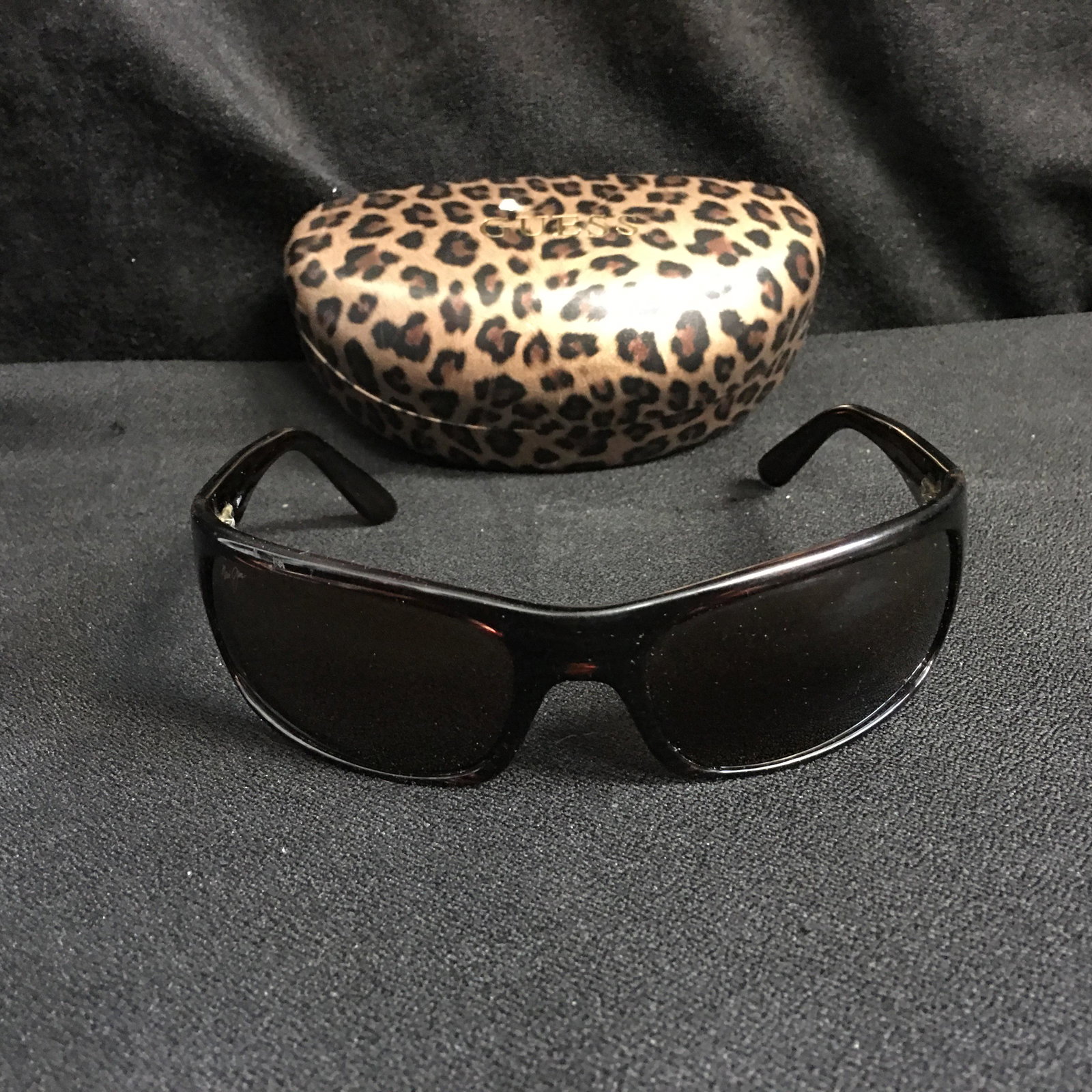 MAUI JIM SUNGLASSES w/ CASE: MAUI JIM SUNGLASSES w/ CASE