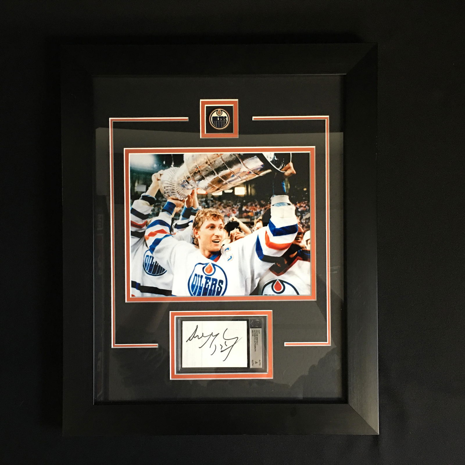CUSTOM FRAMED 16 X 20 WAYNE GRETZKY DISPLAY WITH (1 of 2)