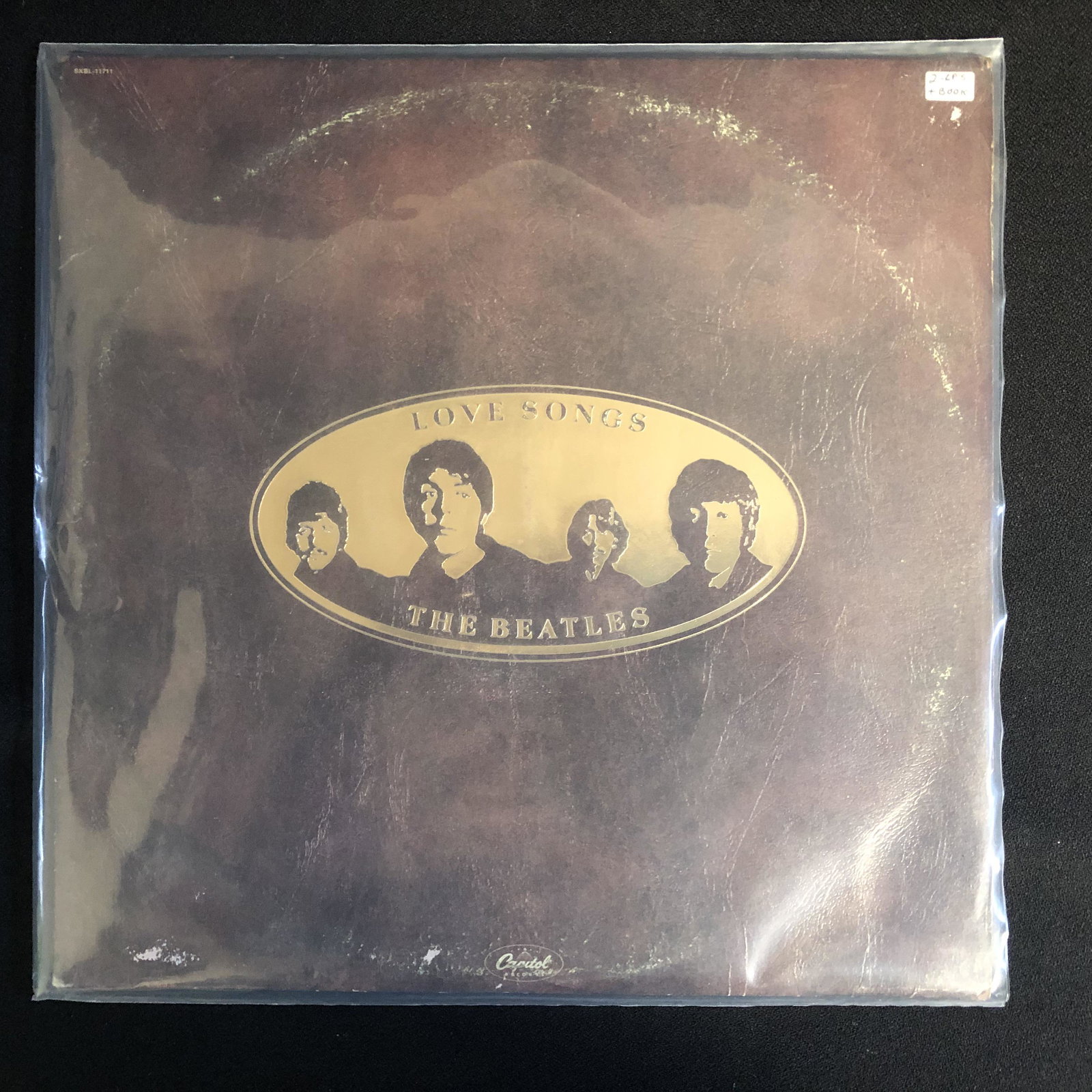 THE BEATLES "LOVE SONGS" 2 LP SET w/ BOOK: THE BEATLES "LOVE SONGS" 2 LP SET w/ BOOK