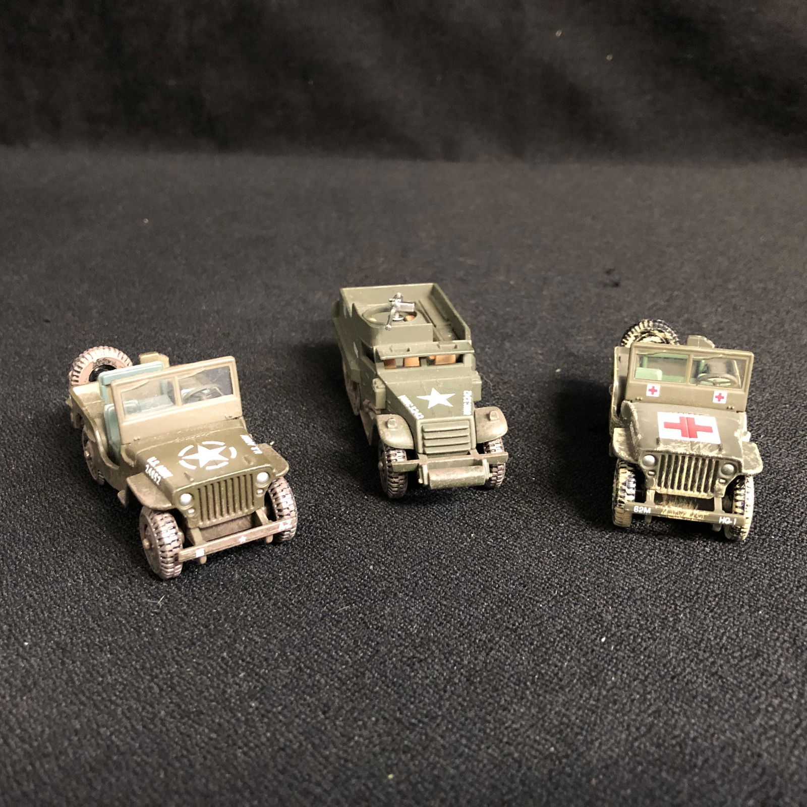 CORGI WILLYS JEEP DIE-CAST LOT (1 of 2)