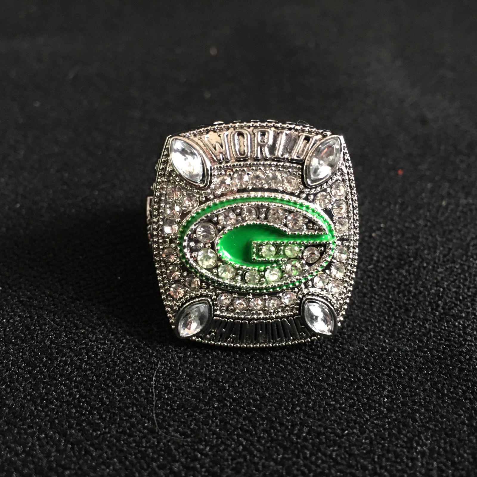 GREEN BAY PACKERS REPLICA CHAMPIONSHIP RING (AARON (1 of 3)