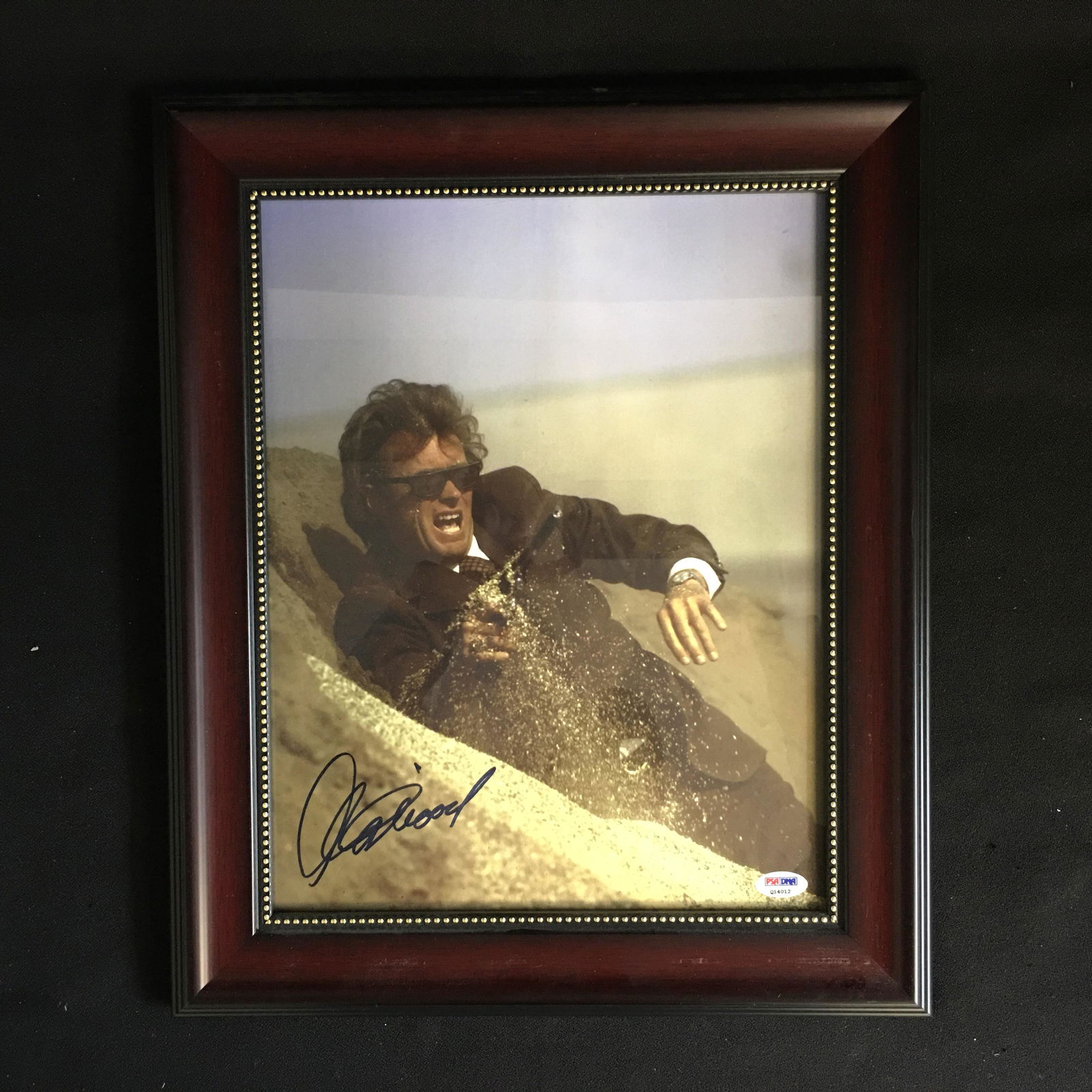 CLINT EASTWOOD SIGNED 16 X 20 FRAMED PHOTO (PSA/DNA (1 of 3)