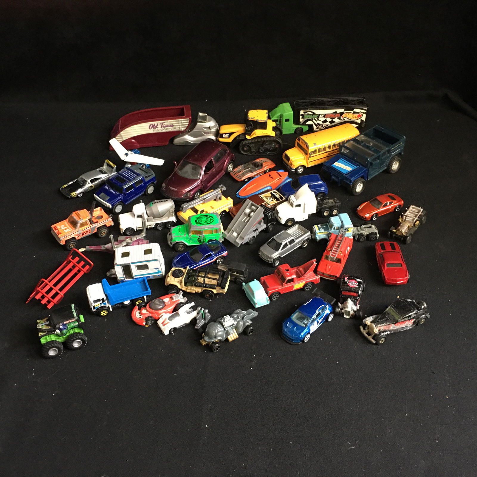 LOOSE HOT WHEELS AND VINTAGE LESNEY CAR LOT: LOOSE HOT WHEELS AND VINTAGE LESNEY CAR LOT