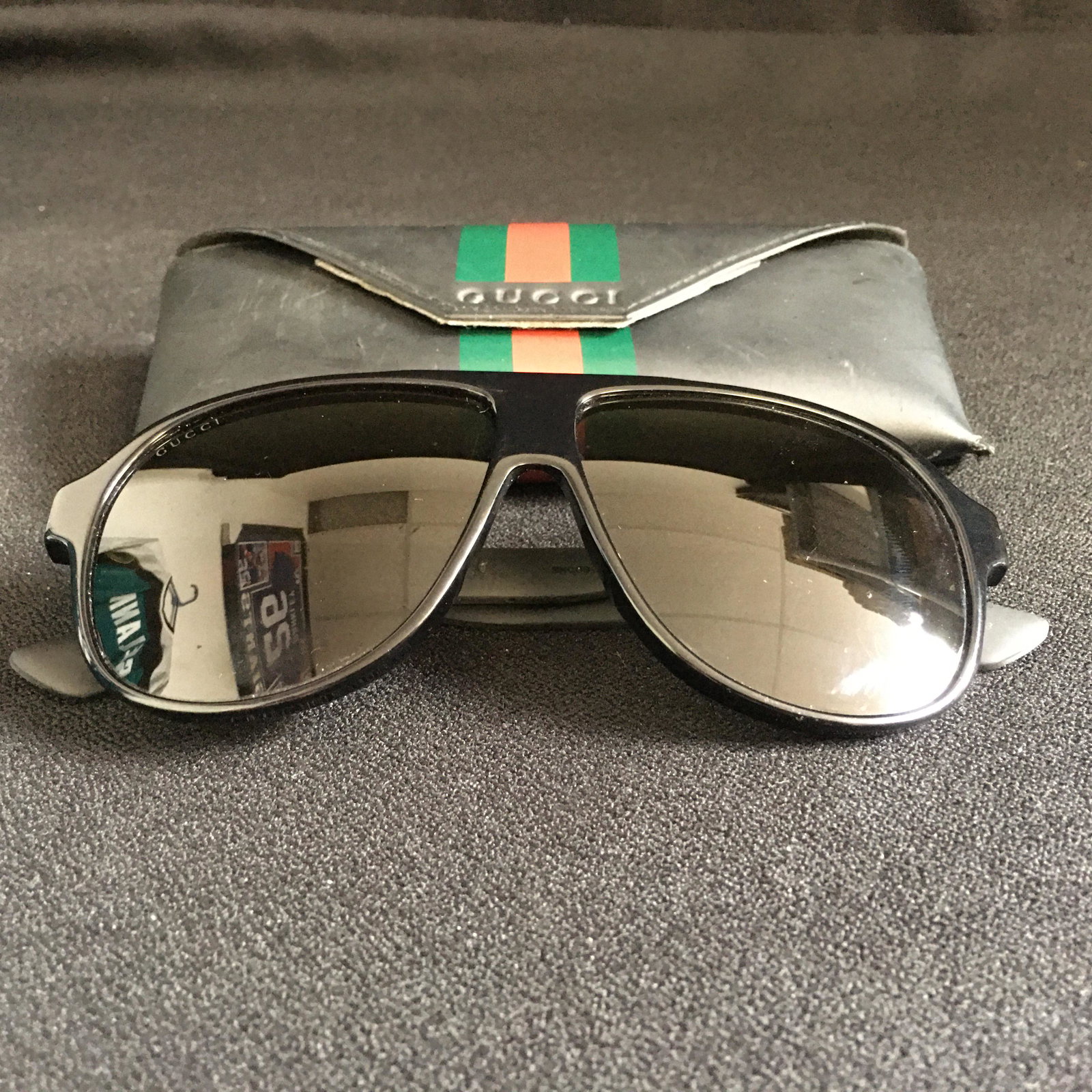 GUCCI SUNGLASSSES W/ CASE: GUCCI SUNGLASSSES W/ CASE