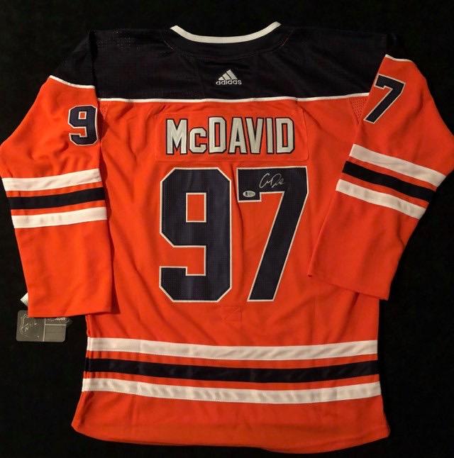 CONNOR McDAVID SIGNED ADIDAS OILERS CAPTAIN JERSEY: CONNOR McDAVID SIGNED ADIDAS OILERS CAPTAIN JERSEY (BECKETT COA)