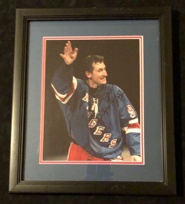 WAYNE GRETZKY SIGNED FAREWELL 16 X 20 CUSTOM FRAMED (1 of 2)