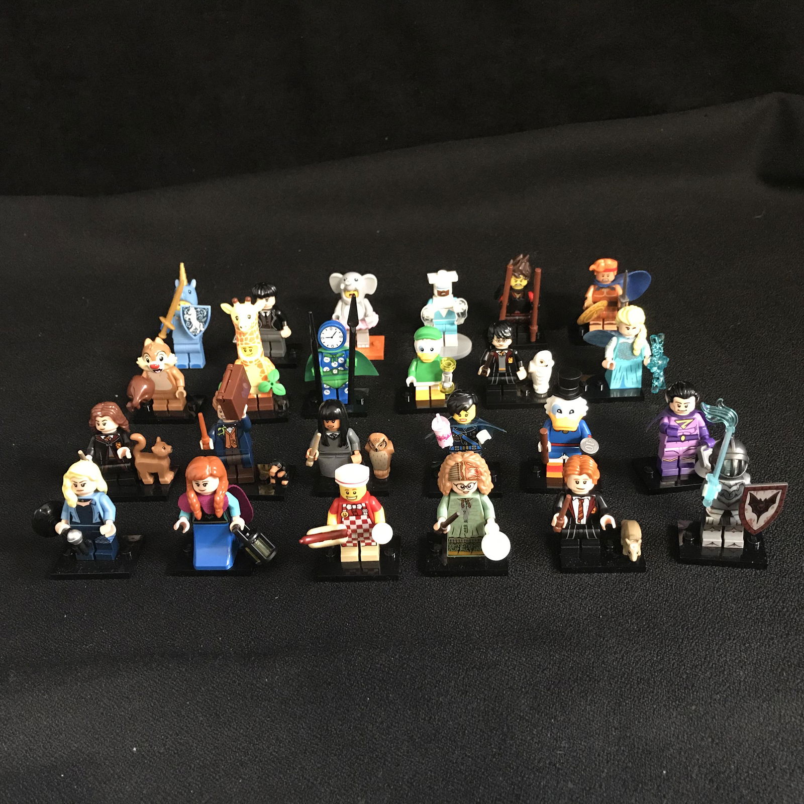 LEGO MINIFIGURES LOT (1 of 1)
