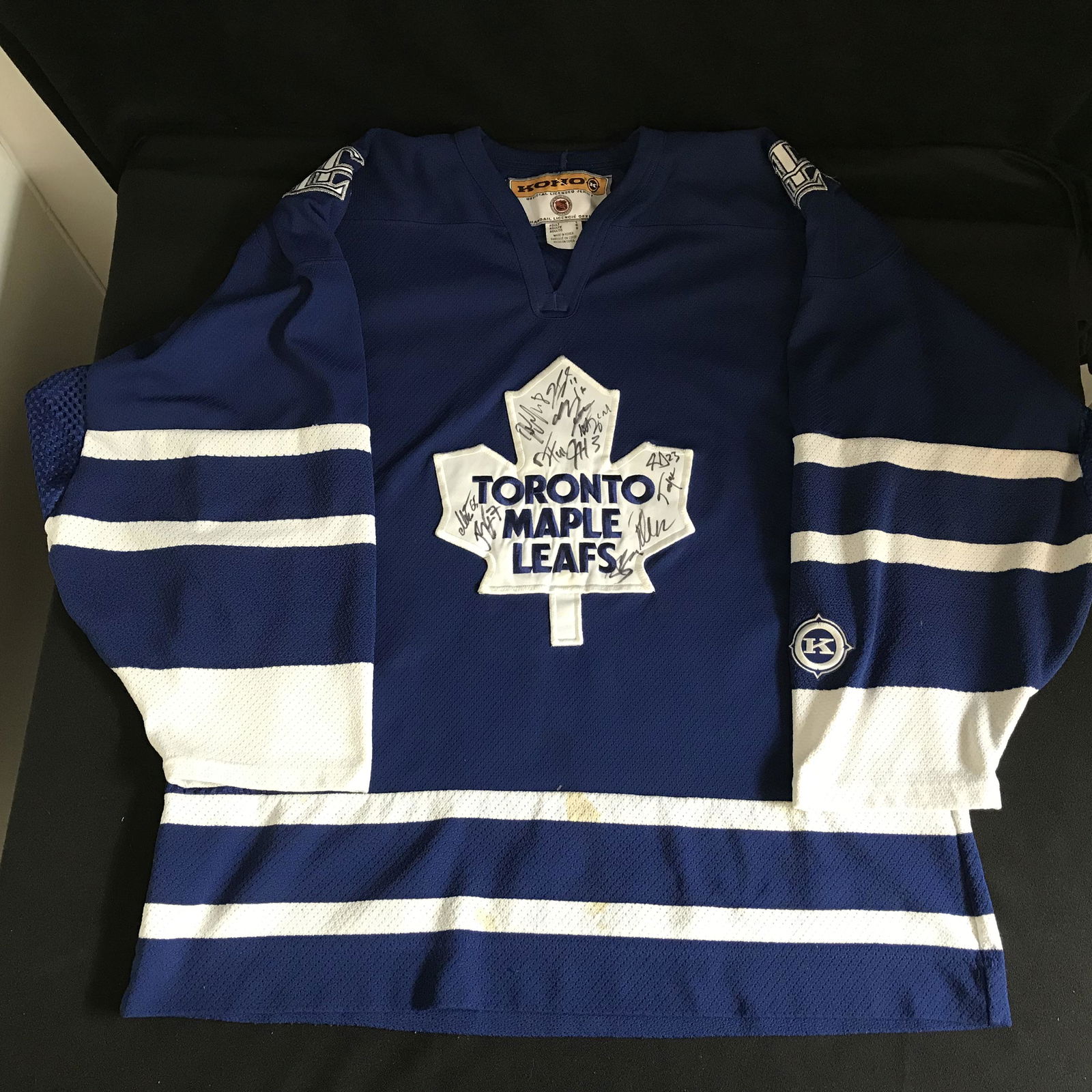 TORONTO MAPLE LEAFS TEAM SIGNED JERSEY w/ TAVARES, (1 of 3)