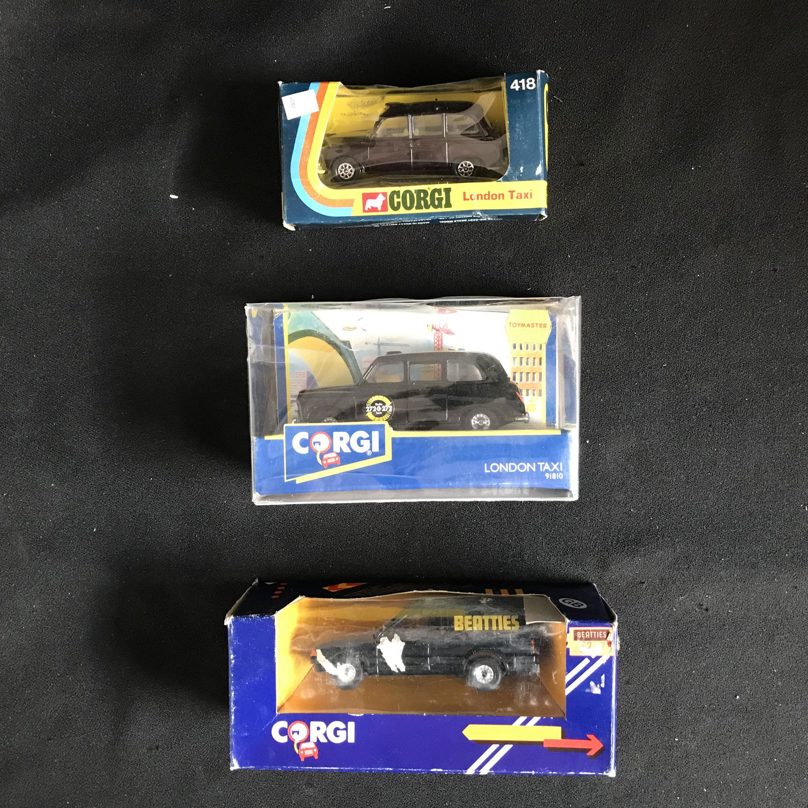 CORGI LONDON TAXI DIE-CAST CAR LOT (1 of 3)