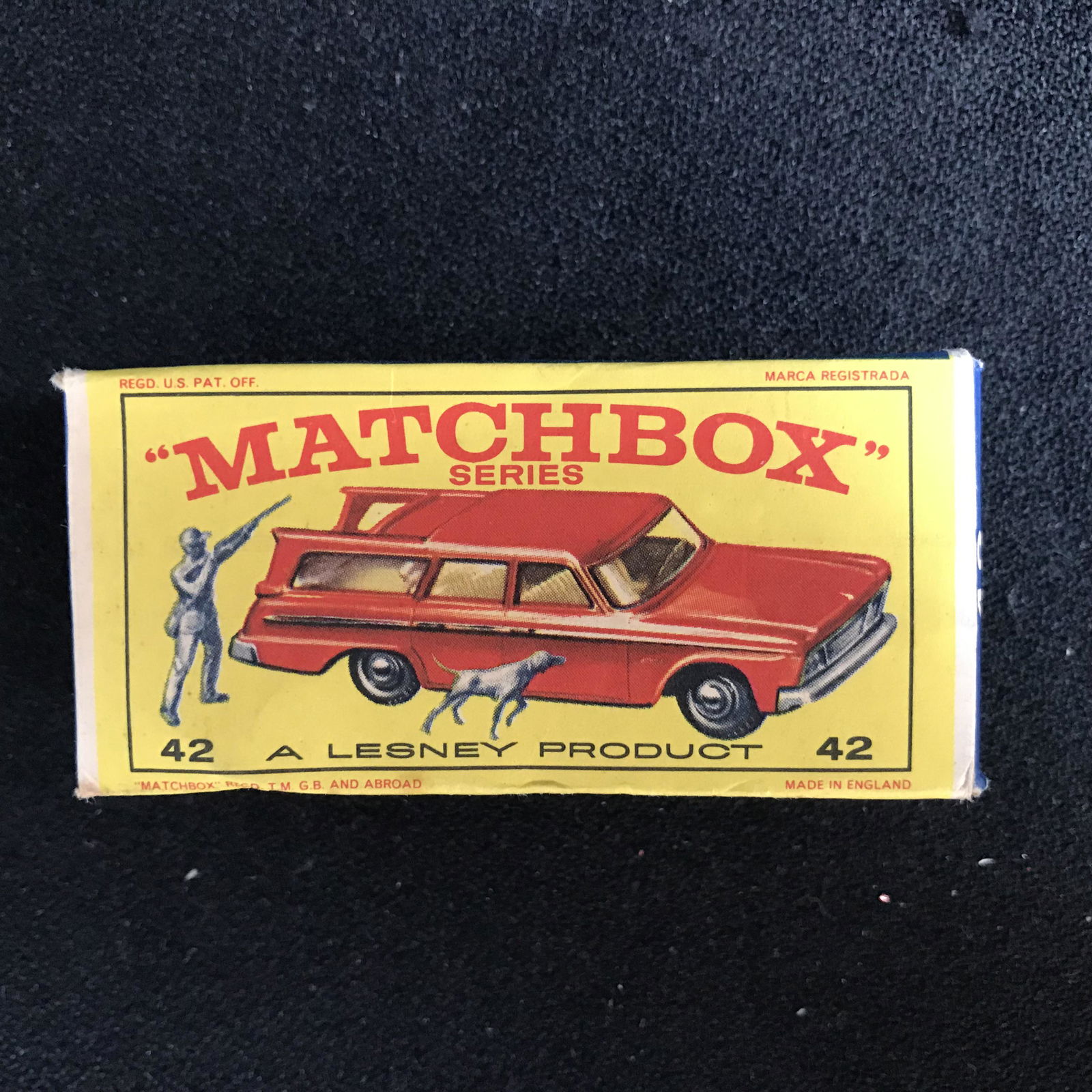 MATCHBOX SERIES #42 A LESNEY STUDEBAKER LARK WAGONAIRE: MATCHBOX SERIES #42 A LESNEY STUDEBAKER LARK WAGONAIRE w/ HUNTER & DOG