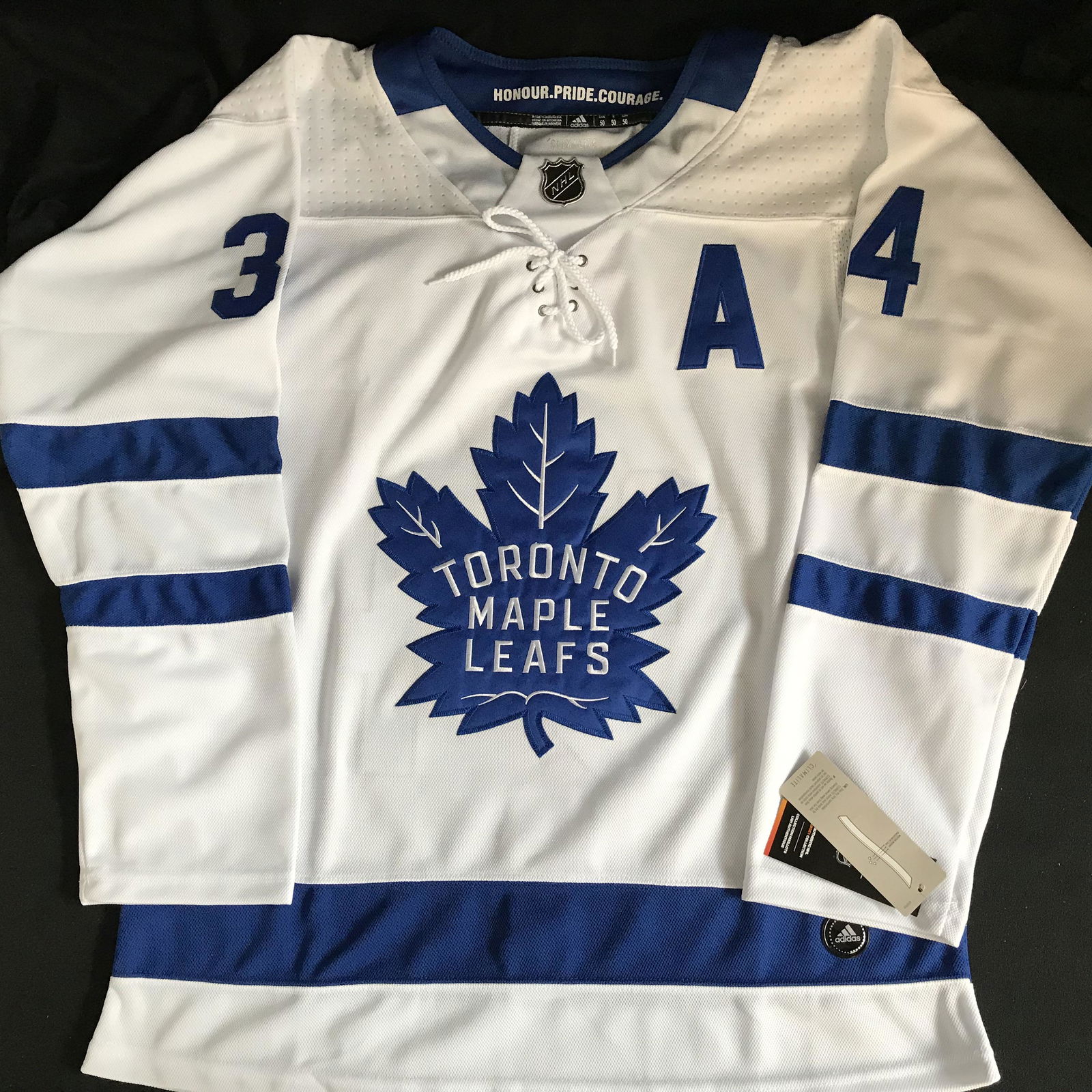 AUSTON MATTHEWS TORONTO MAPLE LEAFS HOCKEY JERSEY (SIZE (1 of 3)