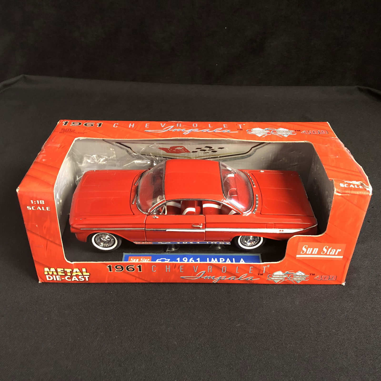 1:18 SCALE METAL DIE-CAST 1961 CHEVROLET IMPALA (1 of 2)