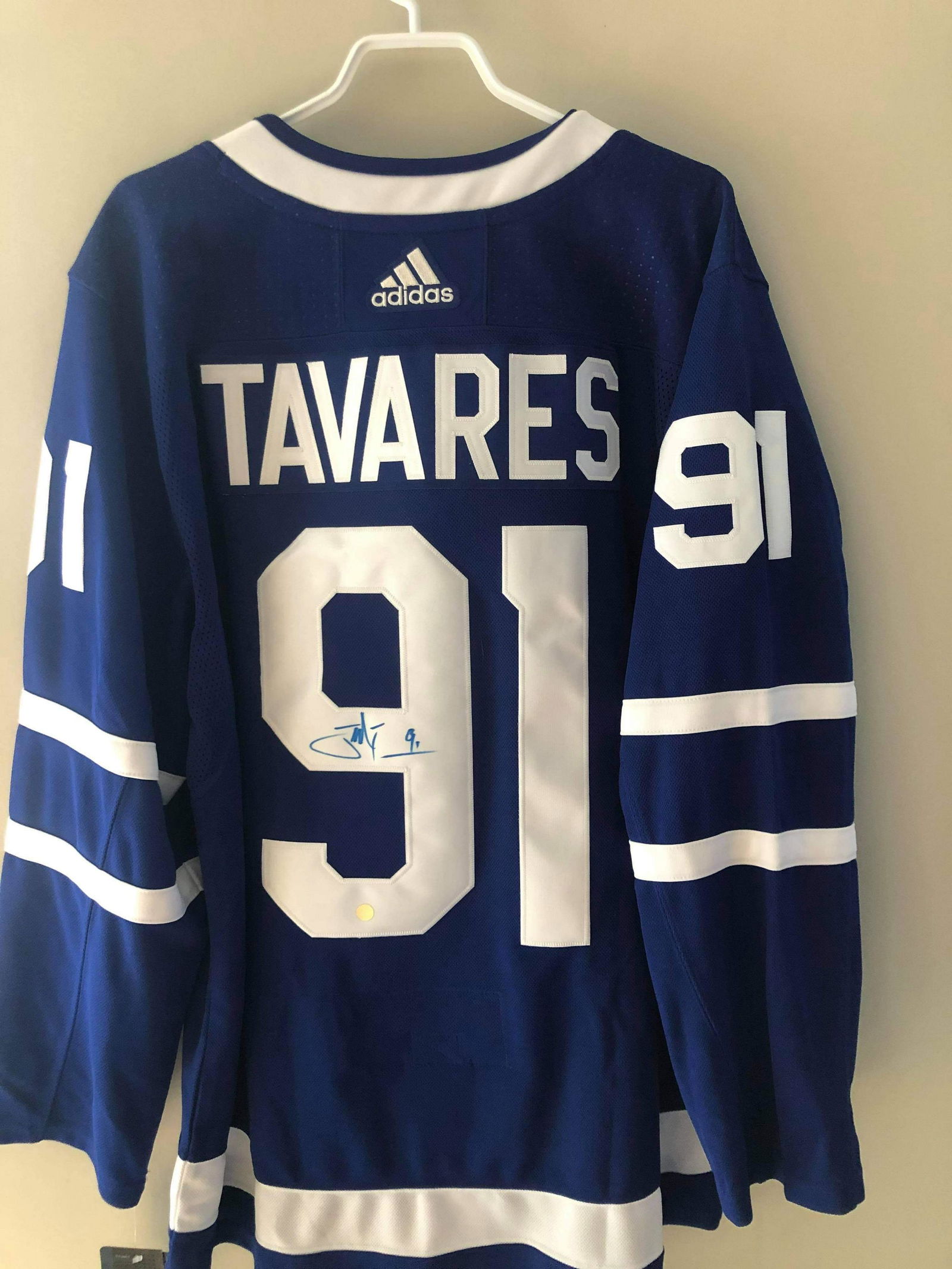 John Tavares Signed Leafs Jersey frameworth coa (1 of 2)
