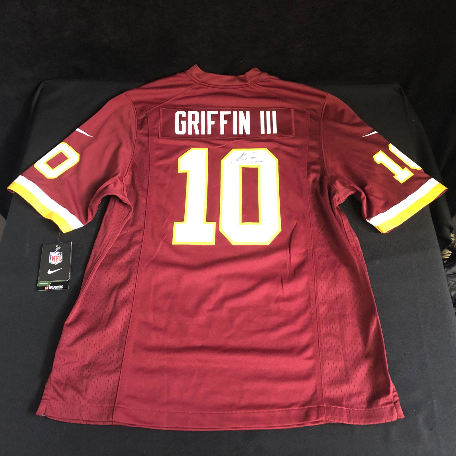 ROBERT GRIFFIN III SIGNED REDSKINS JERSEYV (1 of 4)