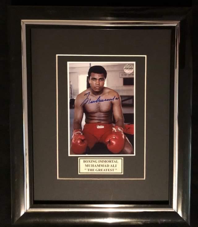 MUHAMMAD ALI SIGNED 8X10 FRAMED PHOTO w/ COA (1 of 3)